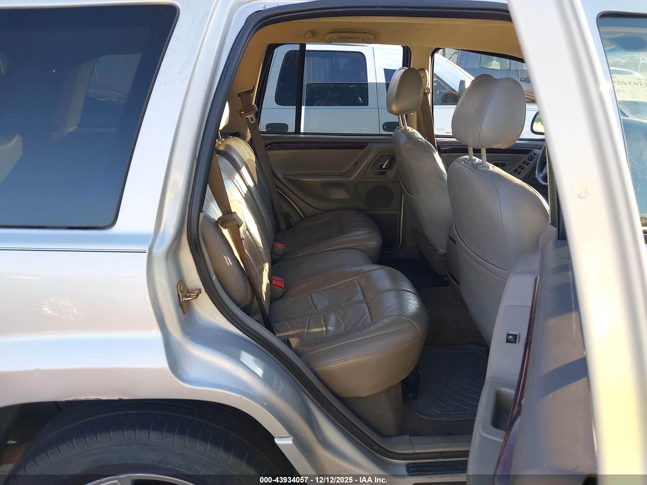 JEEP GRAND image 8