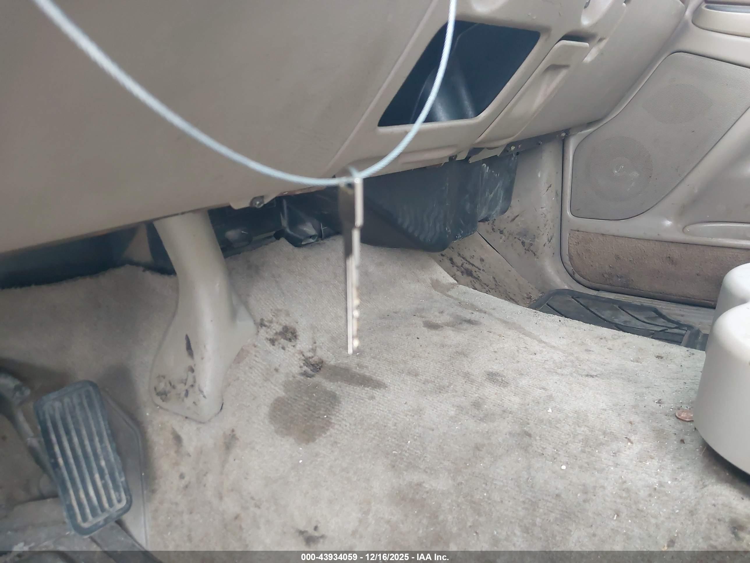 CHEVROLET SILVERADO image 11