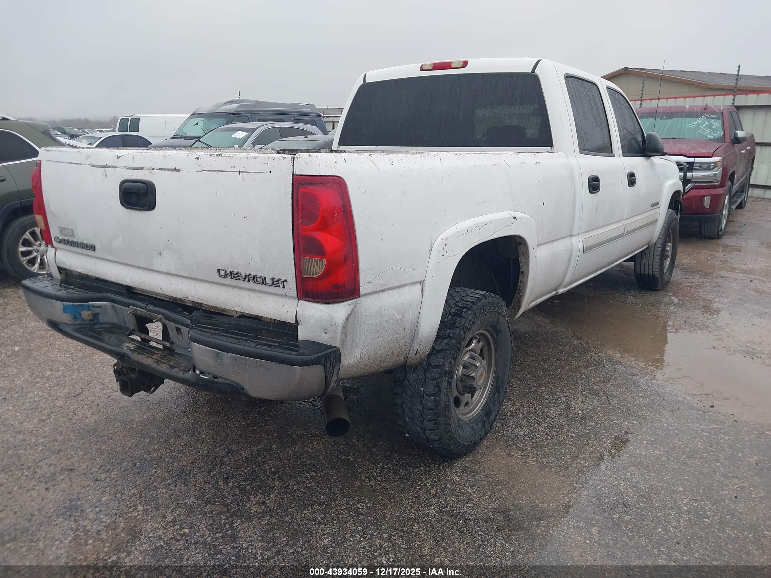 CHEVROLET SILVERADO image 4