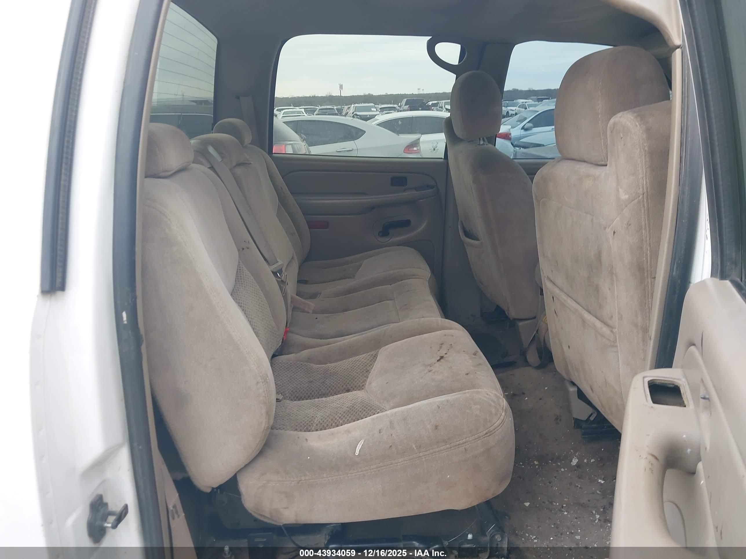 CHEVROLET SILVERADO image 8