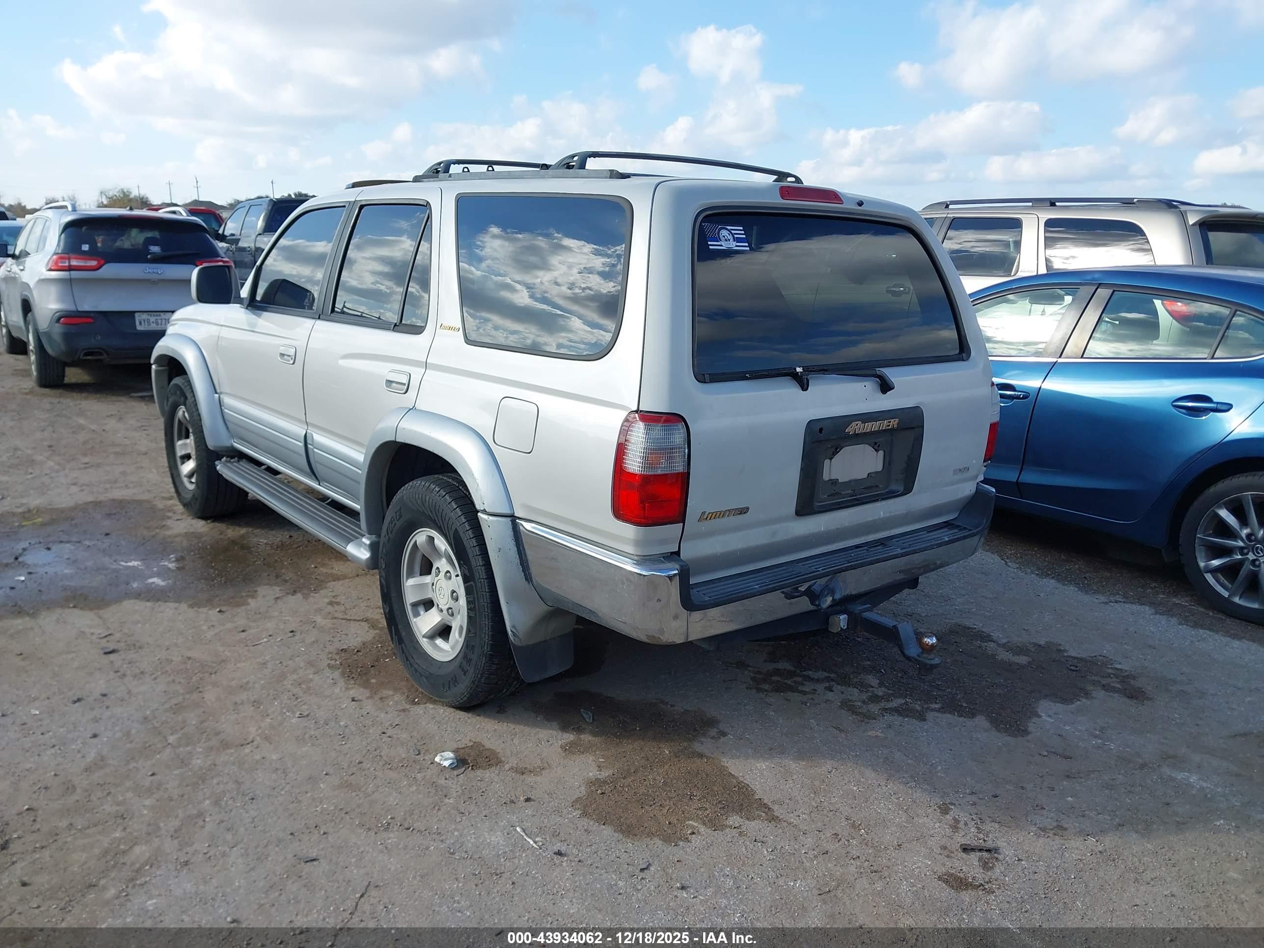 TOYOTA 4RUNNER image 3