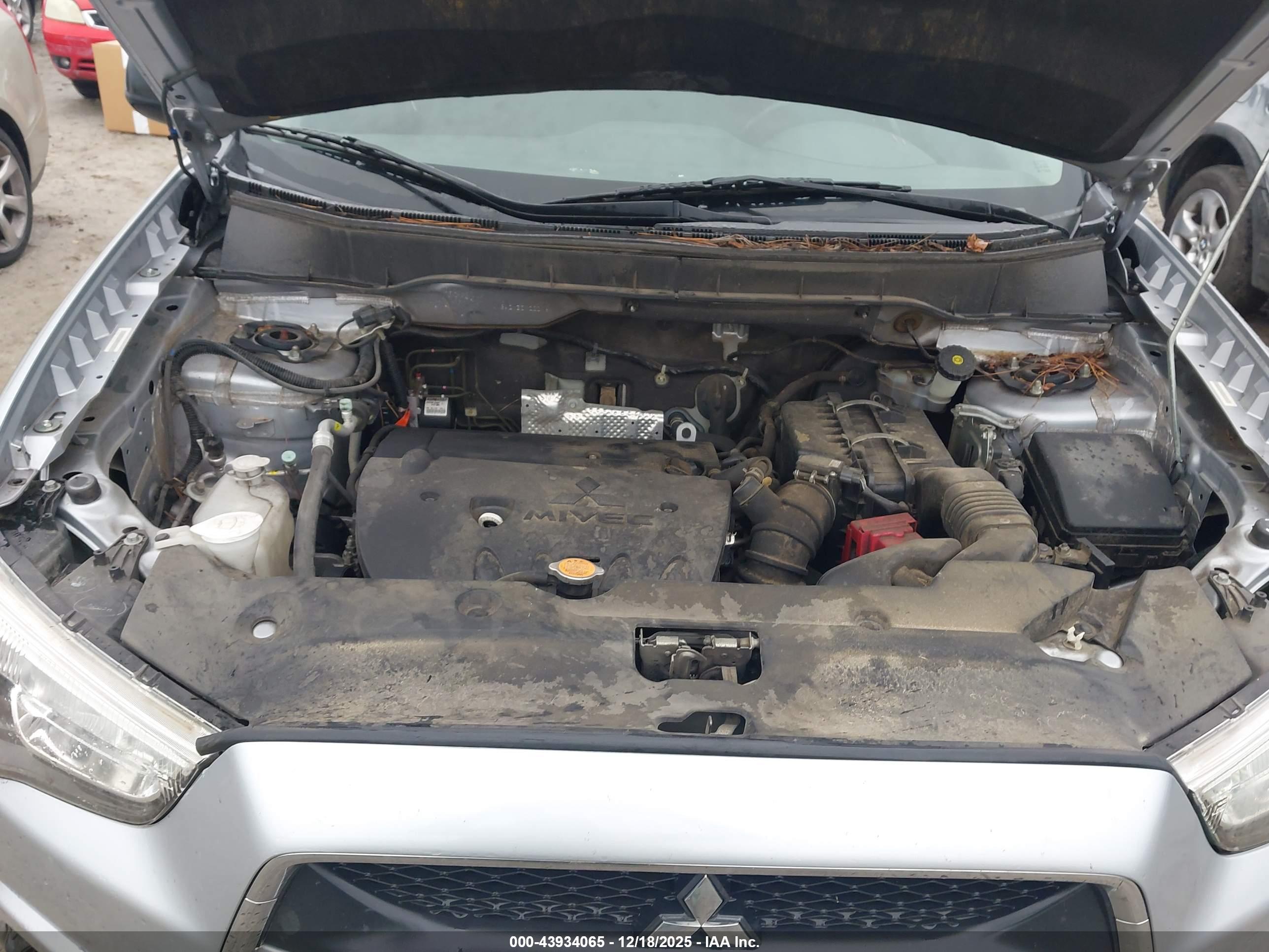 MITSUBISHI OUTLANDER image 10