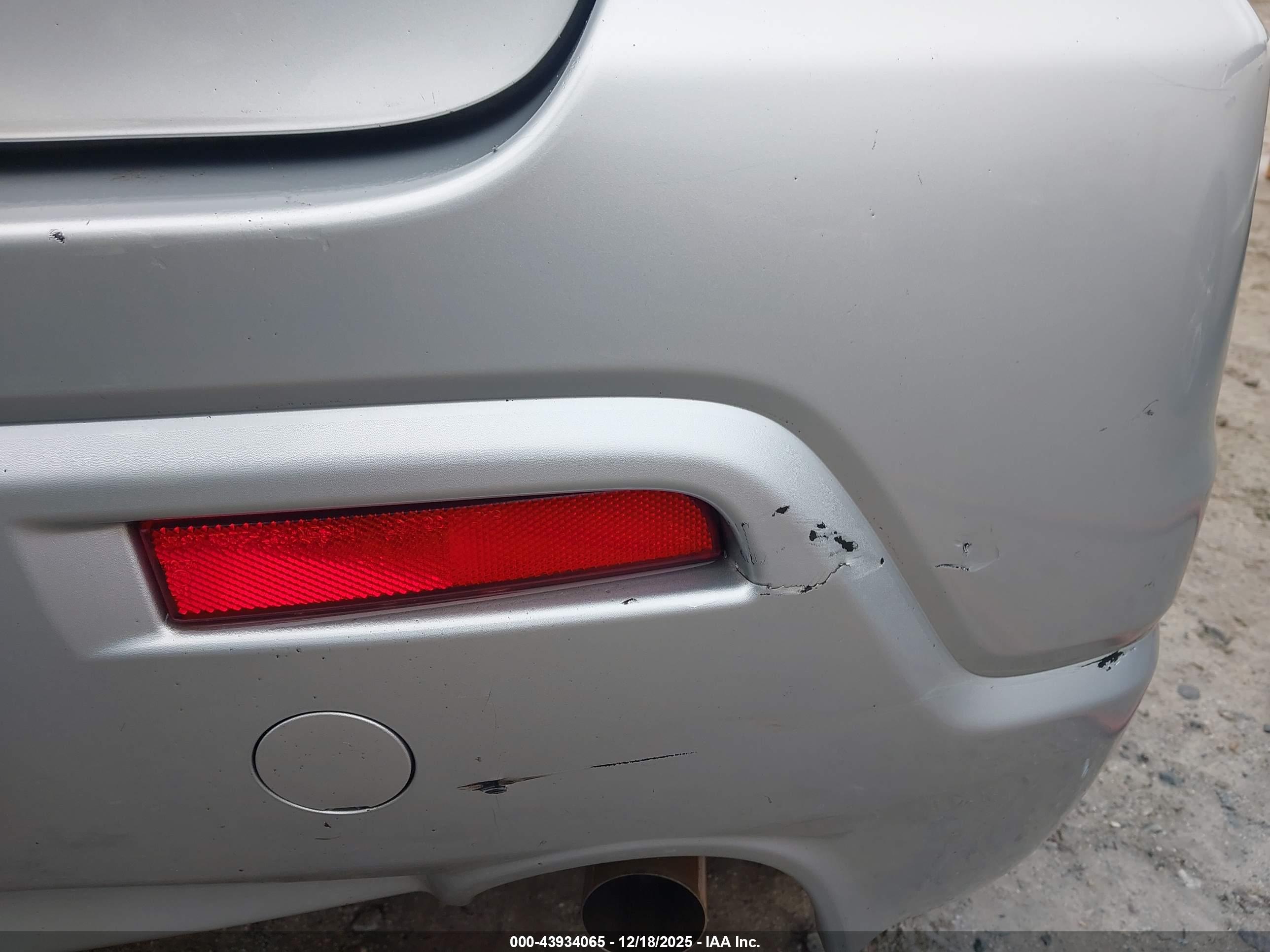 MITSUBISHI OUTLANDER image 6