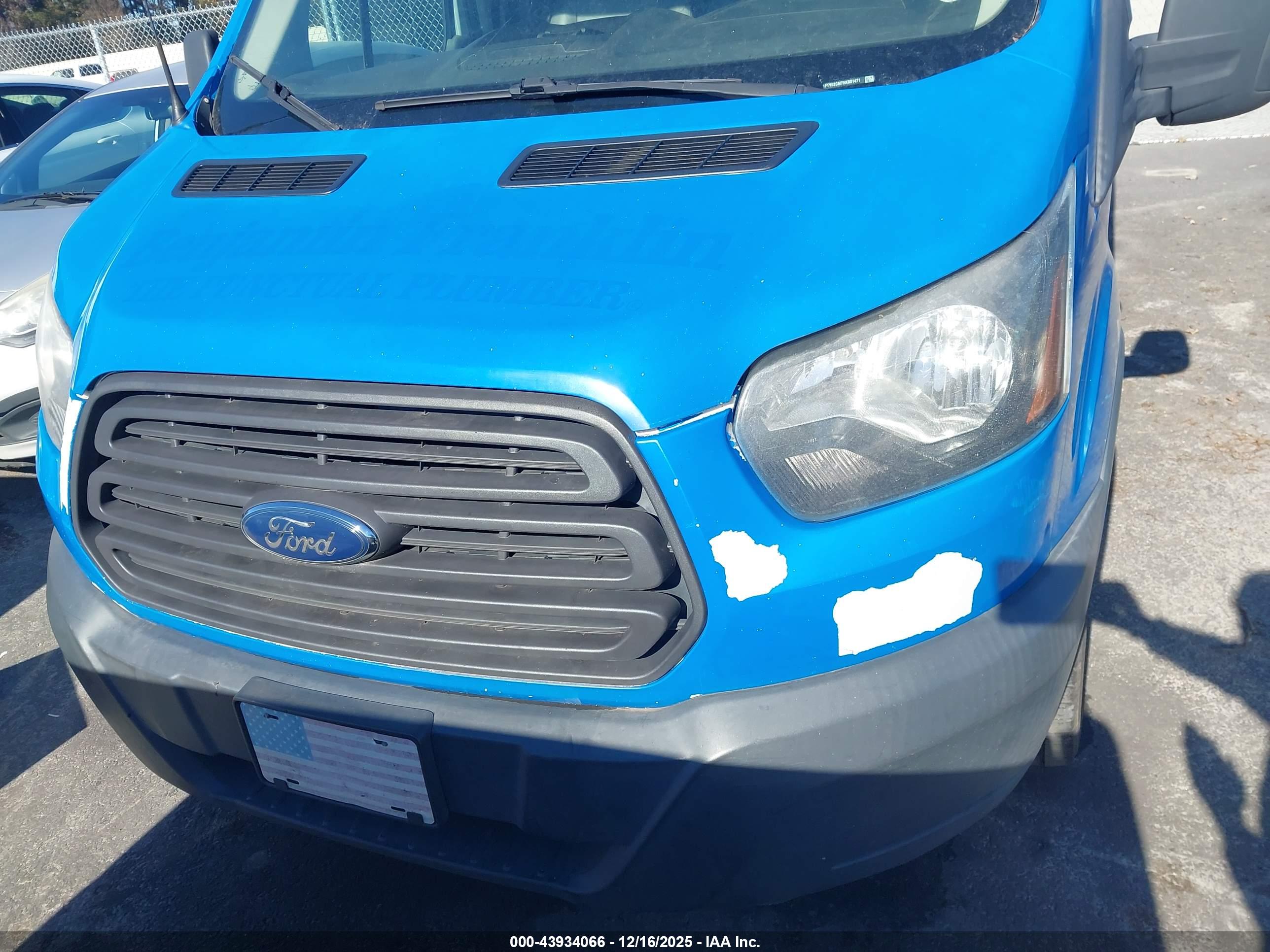 FORD TRANSIT-150 image 6