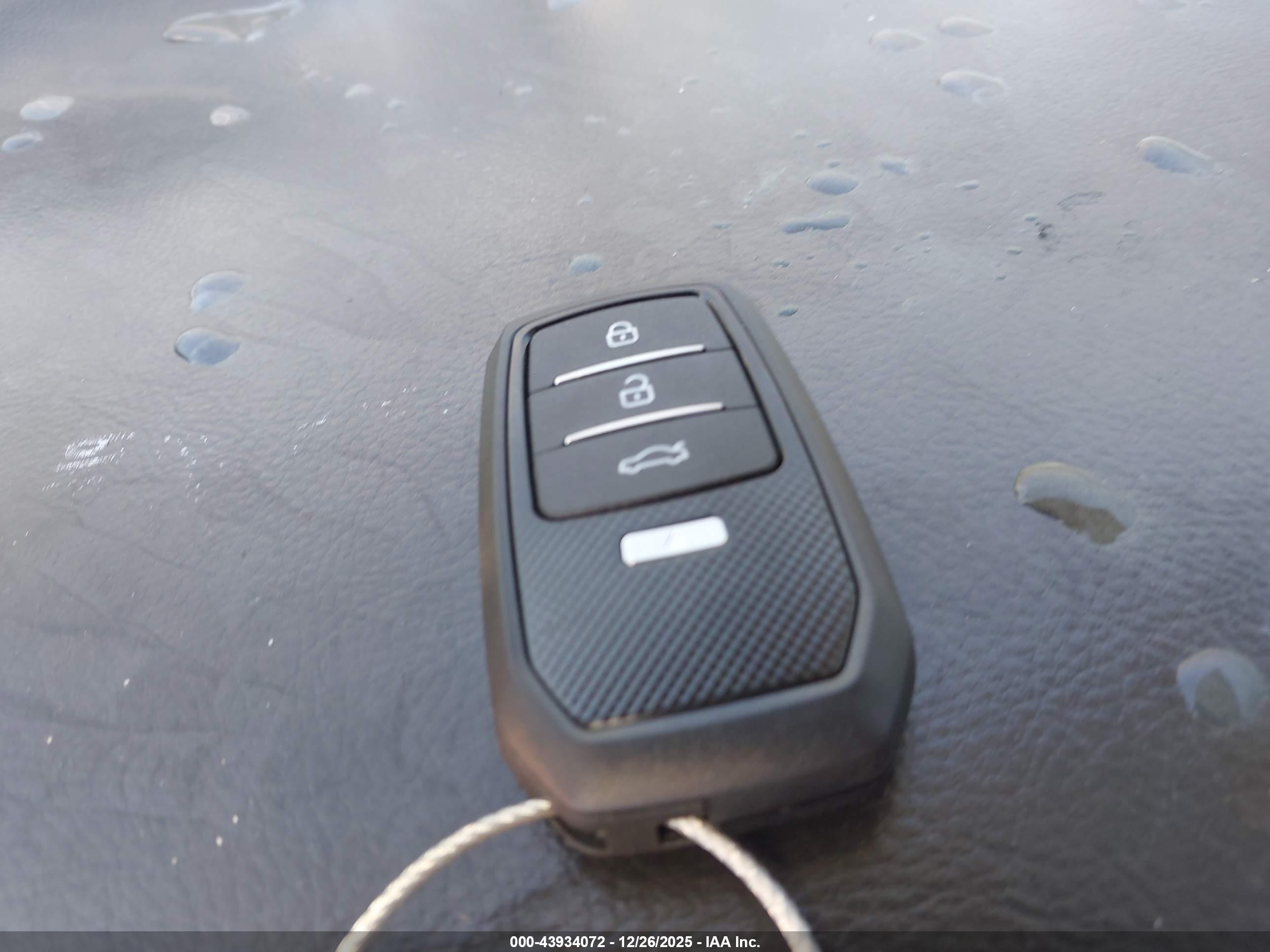 TOYOTA AVALON image 11