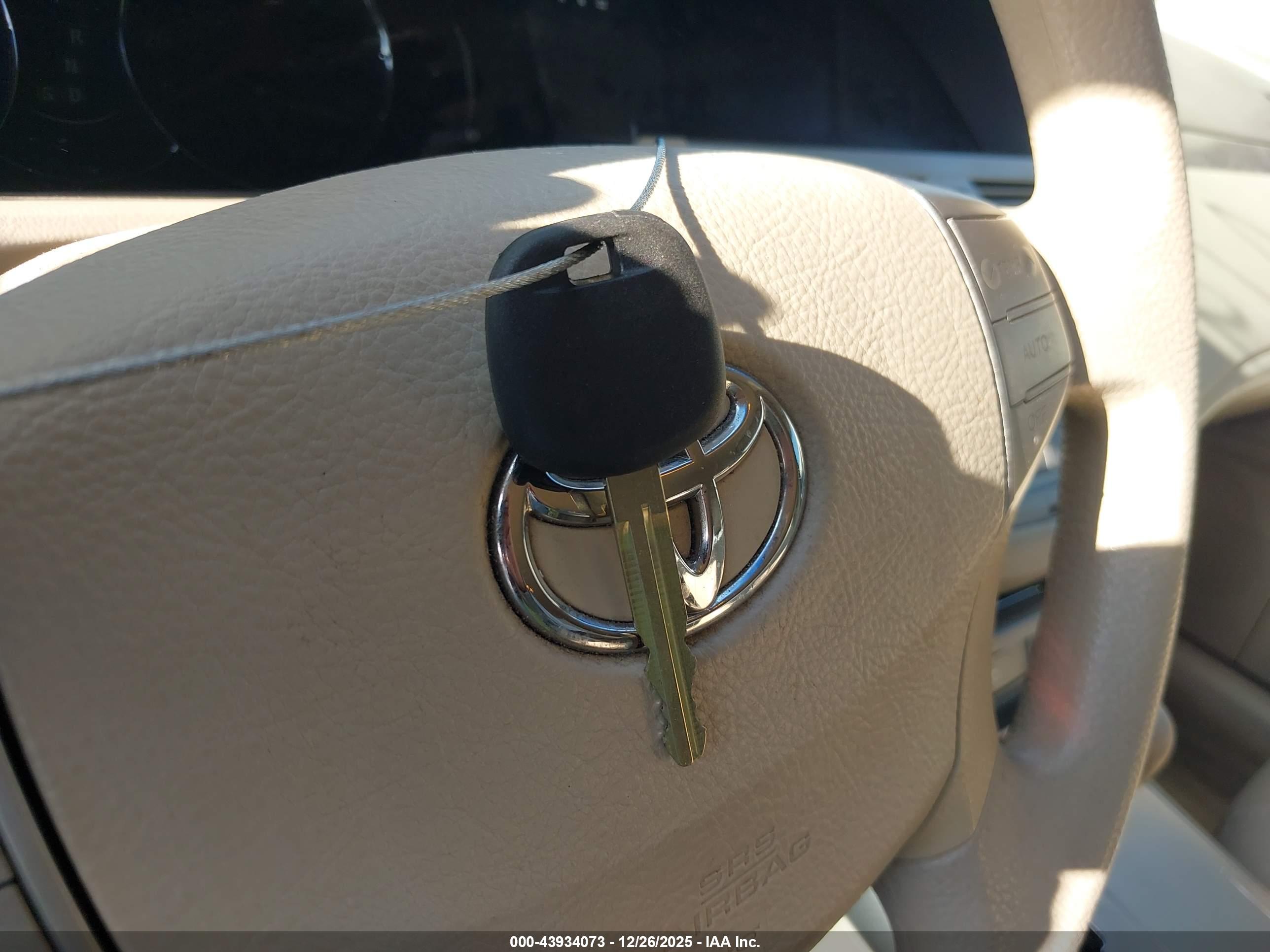TOYOTA AVALON image 11