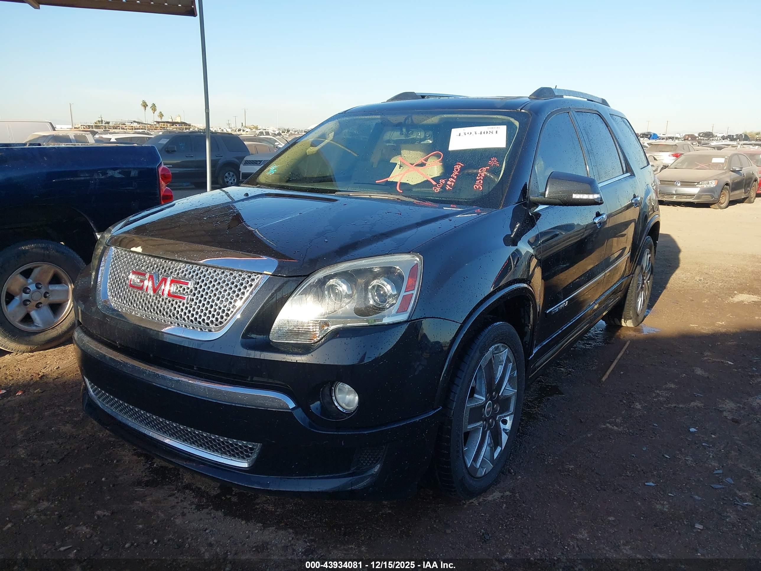 GMC ACADIA image 2
