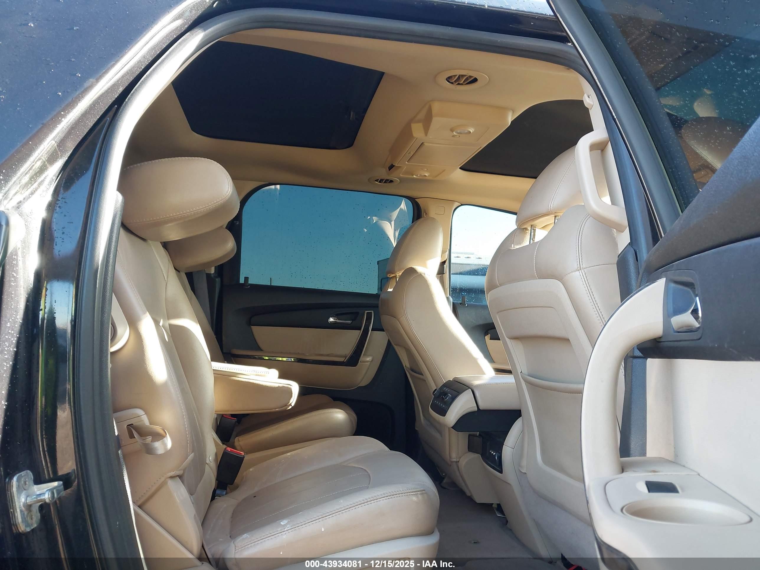 GMC ACADIA image 8