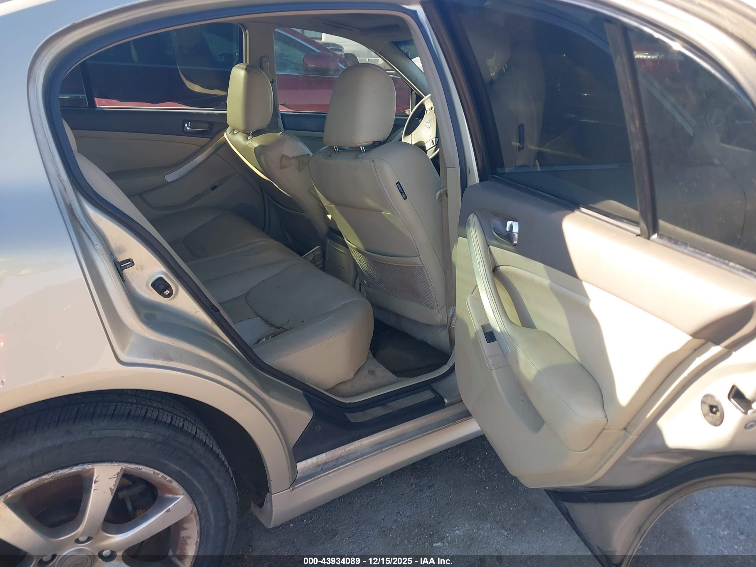 INFINITI G35 image 8