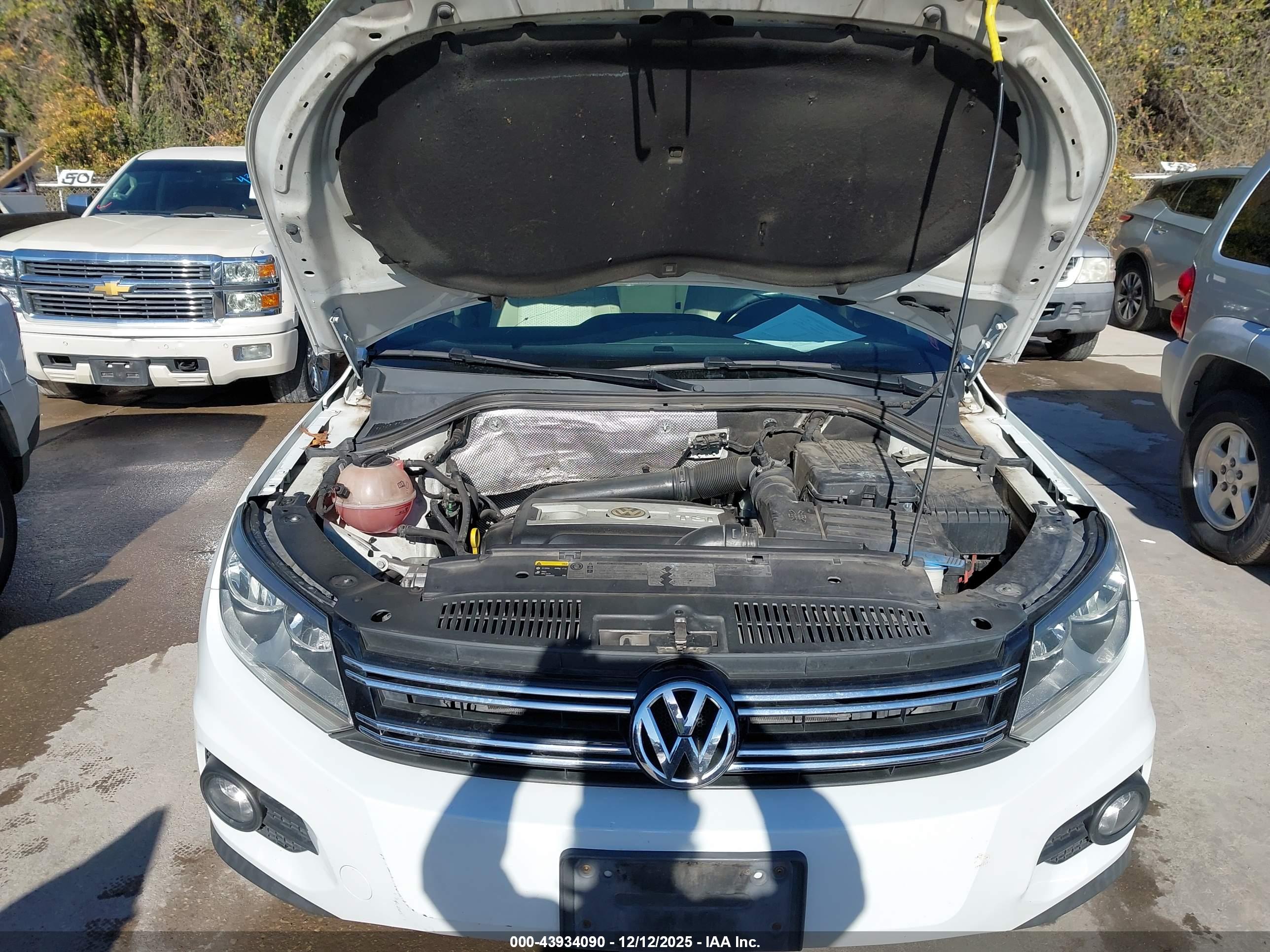 VOLKSWAGEN TIGUAN image 10