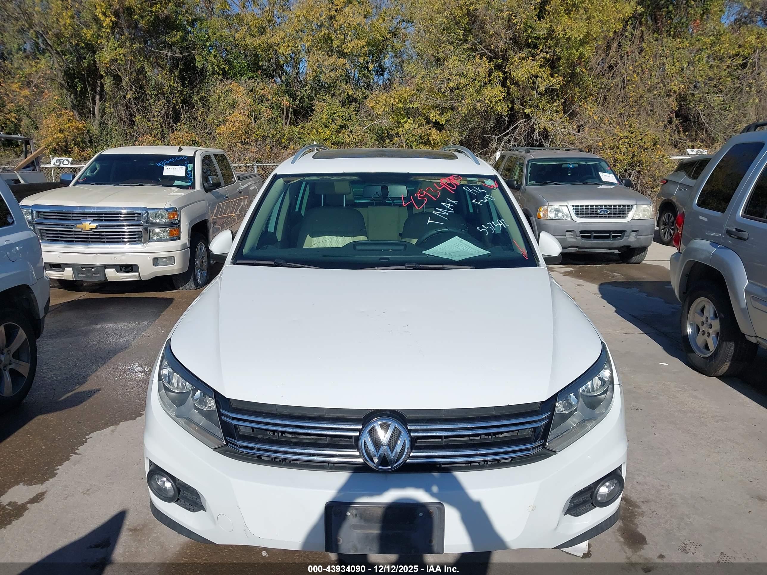 VOLKSWAGEN TIGUAN image 6