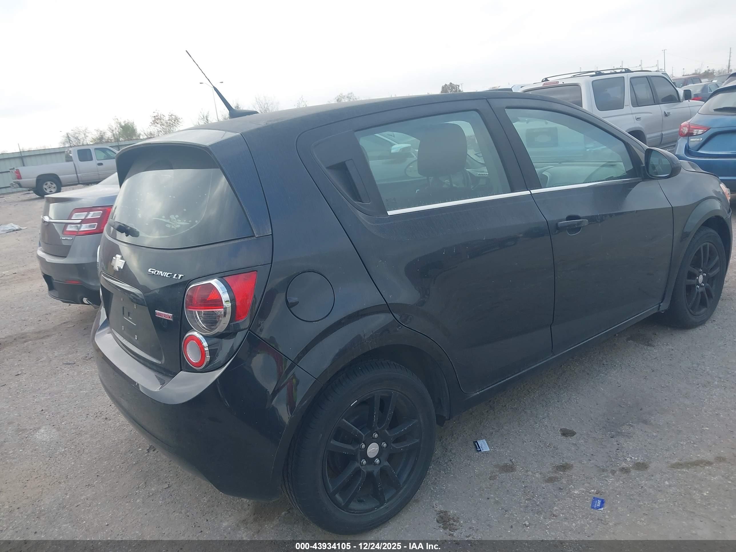 CHEVROLET SONIC image 4