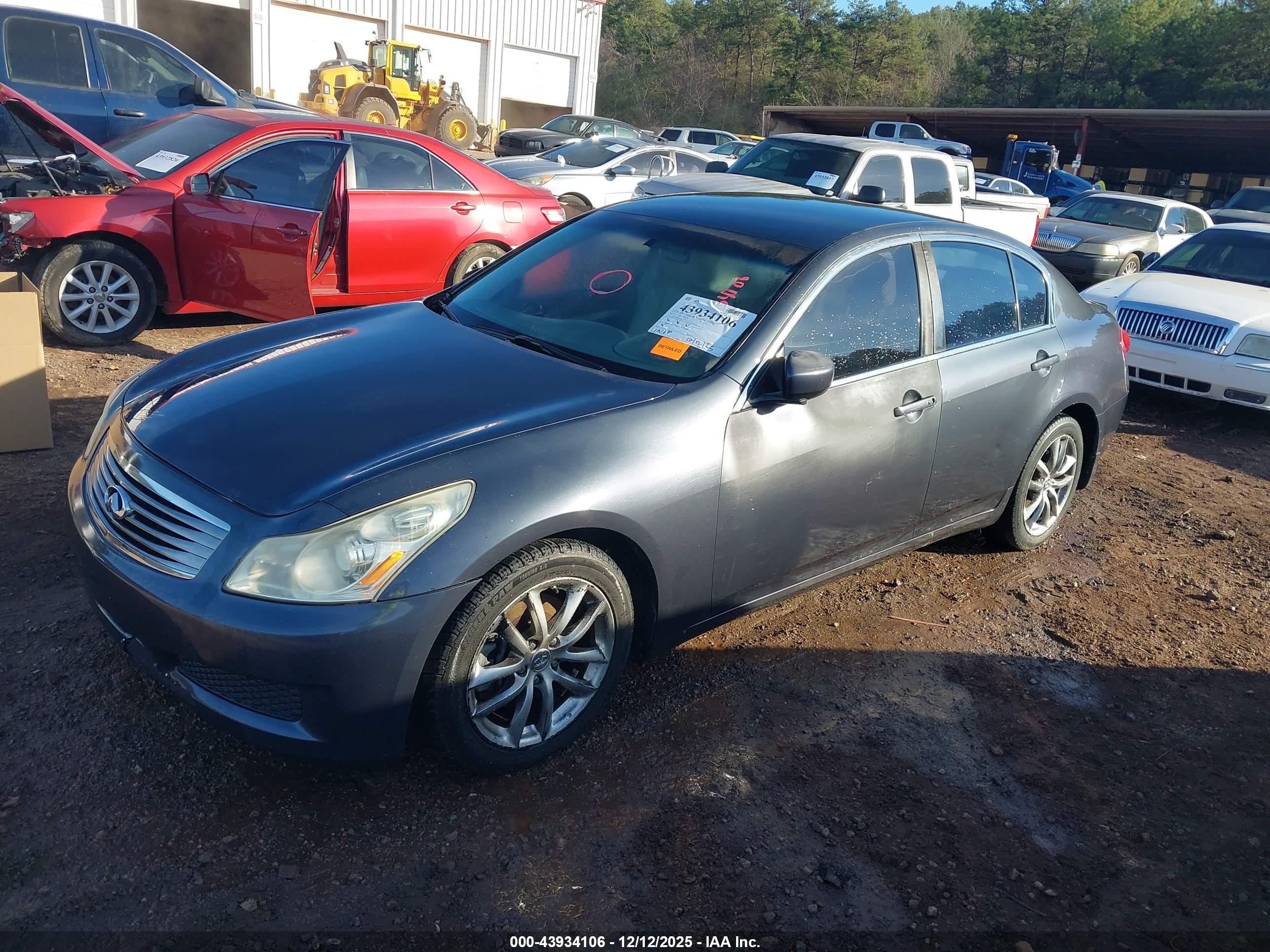 INFINITI G37 image 2