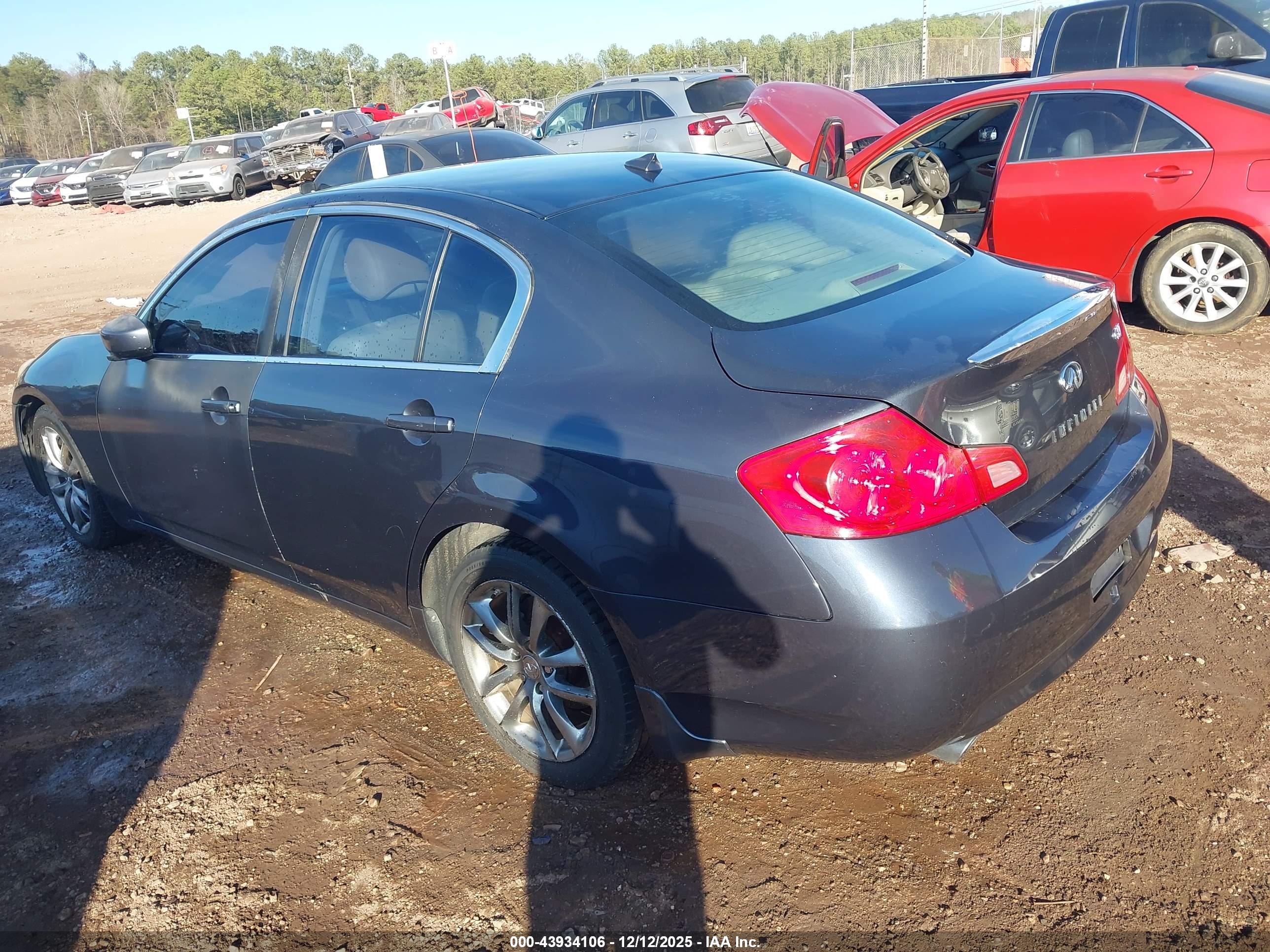 INFINITI G37 image 3