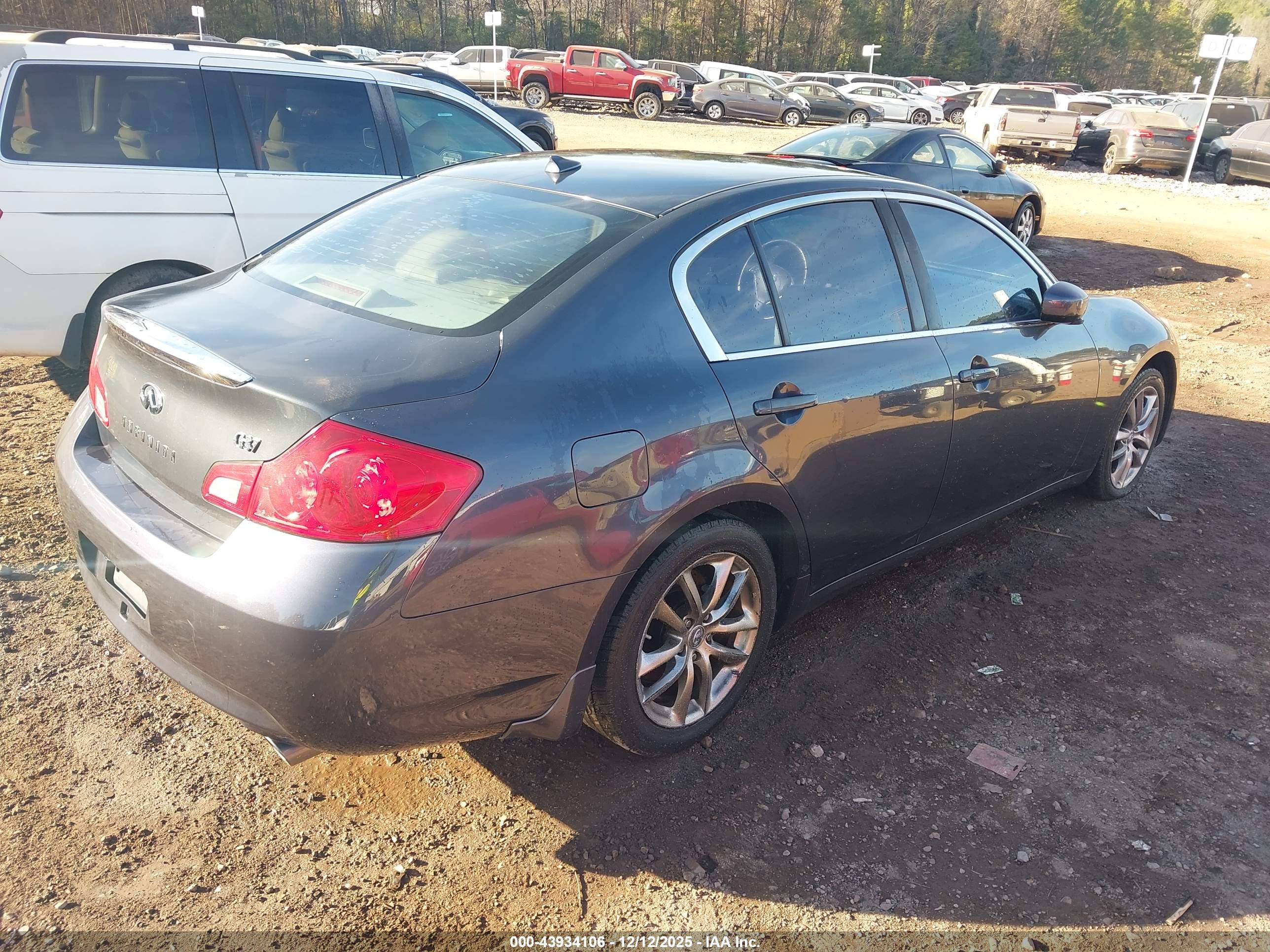 INFINITI G37 image 4