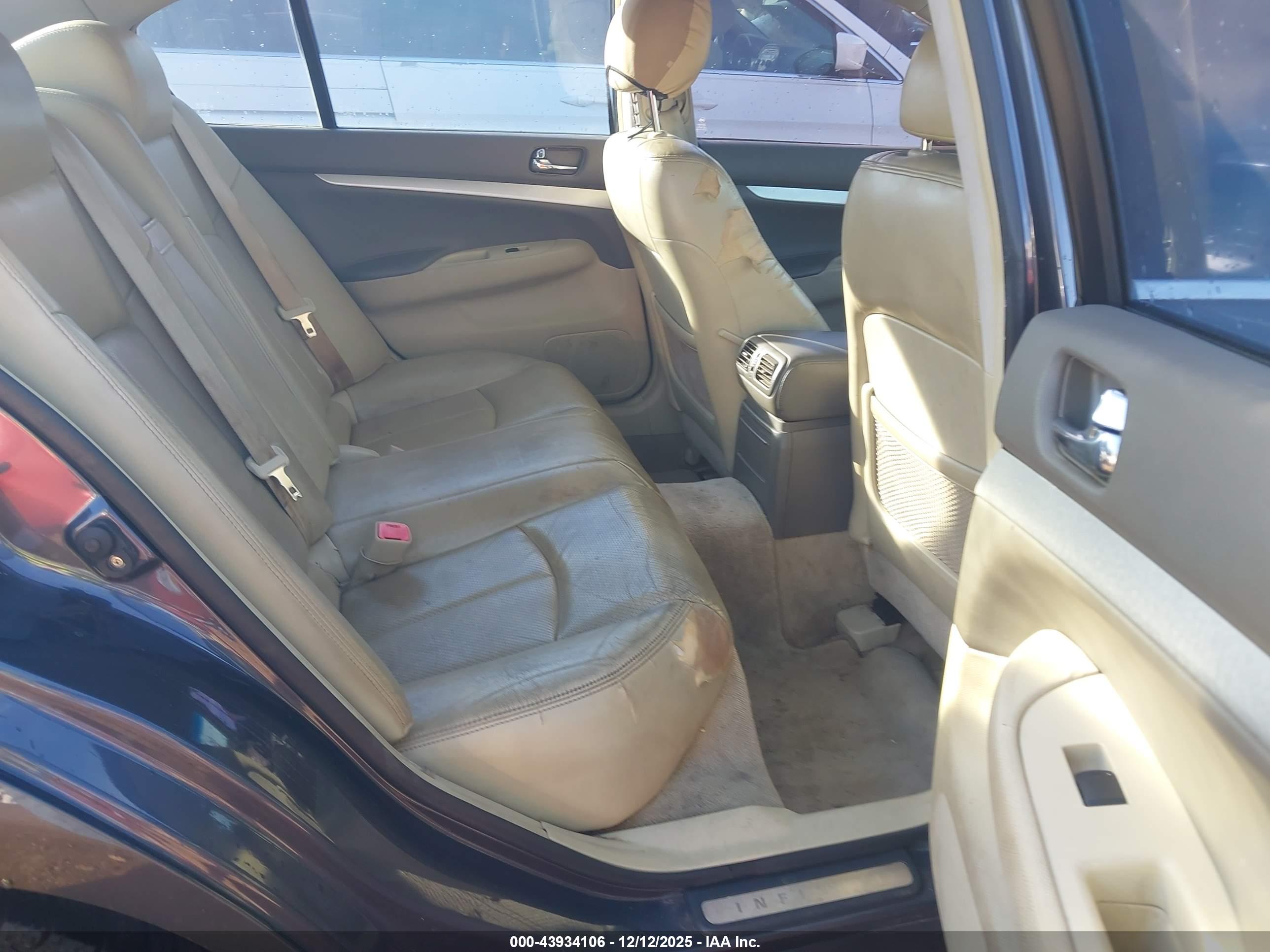INFINITI G37 image 8