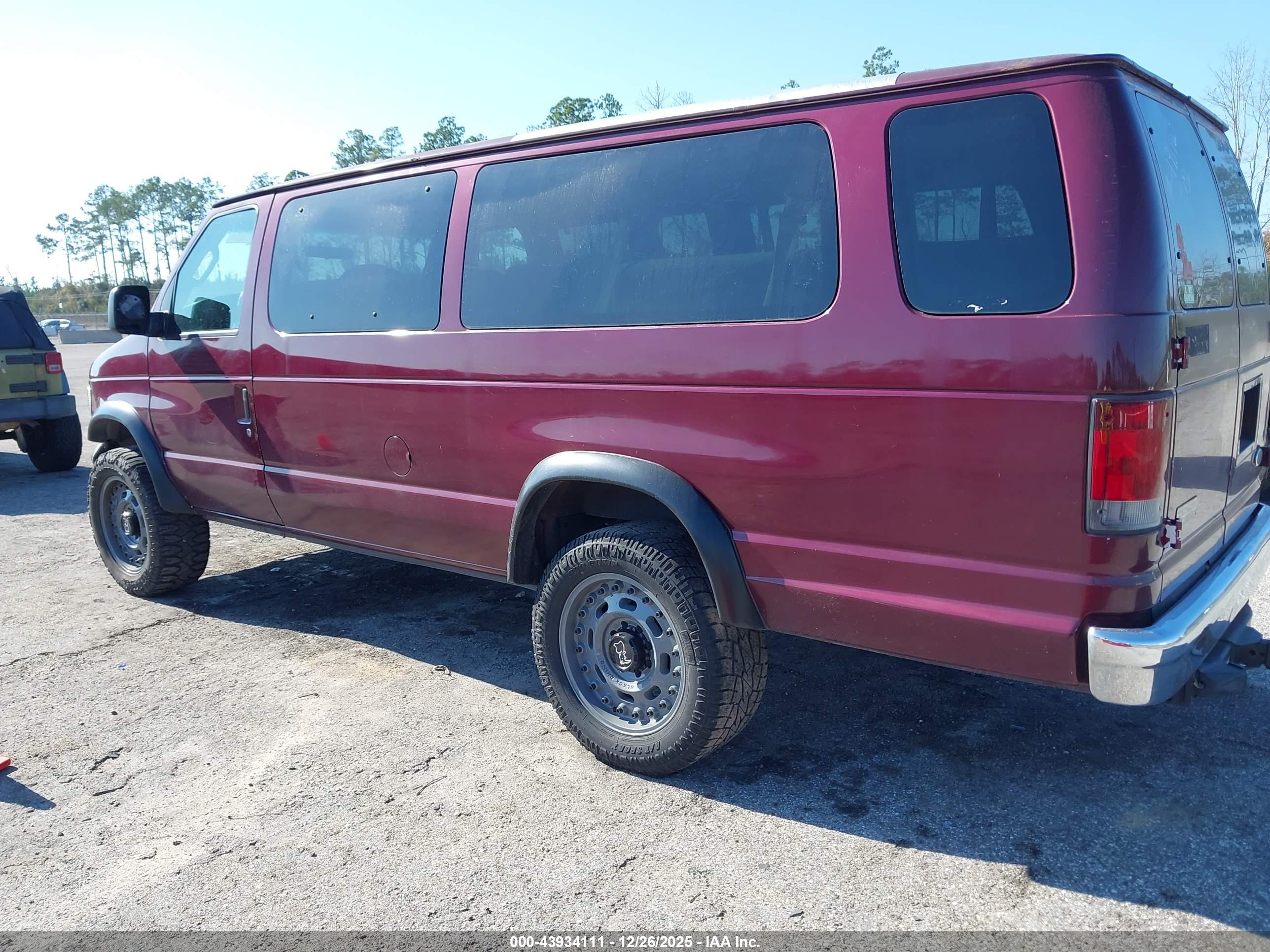 FORD E-350 image 3