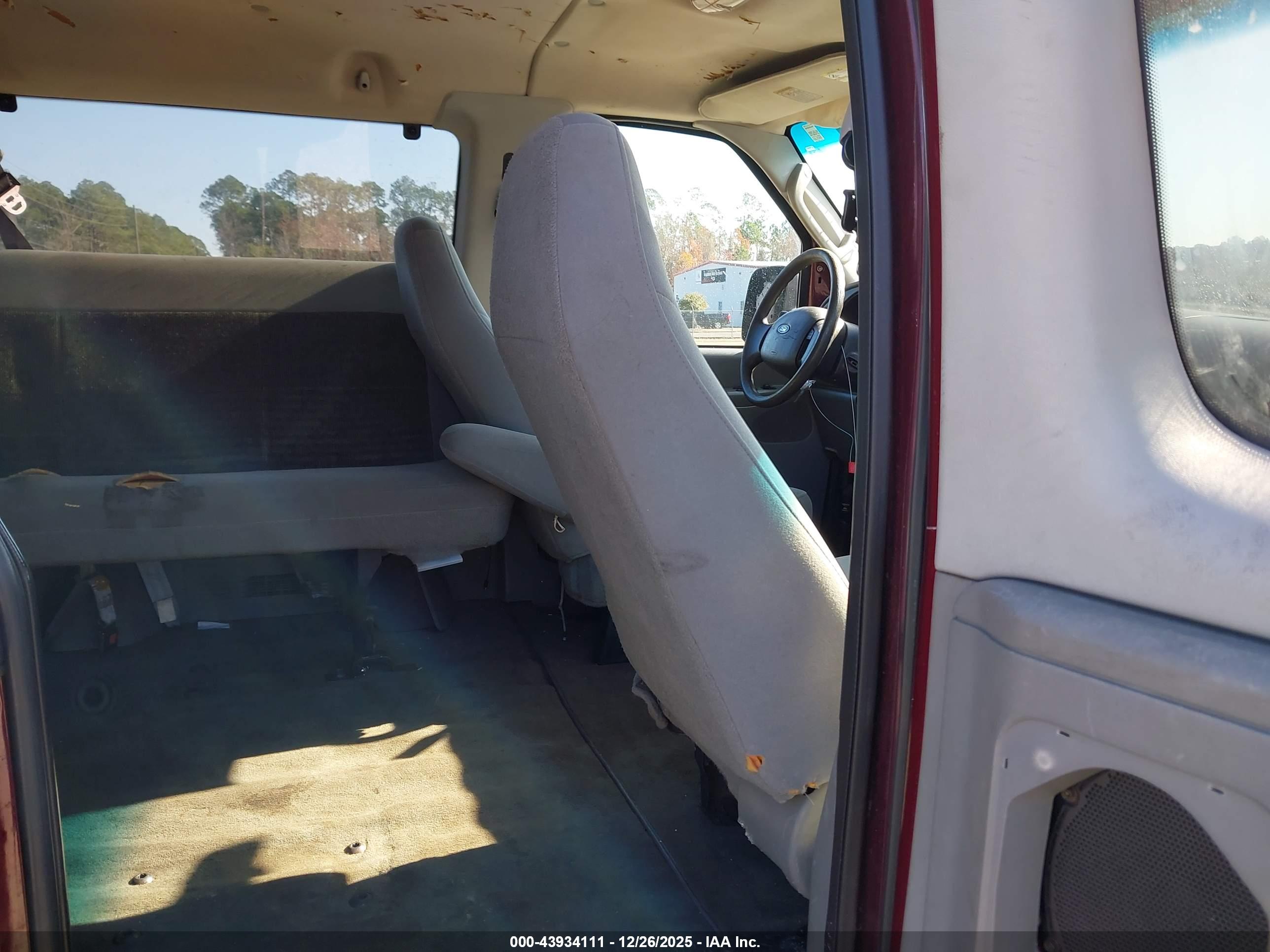 FORD E-350 image 8