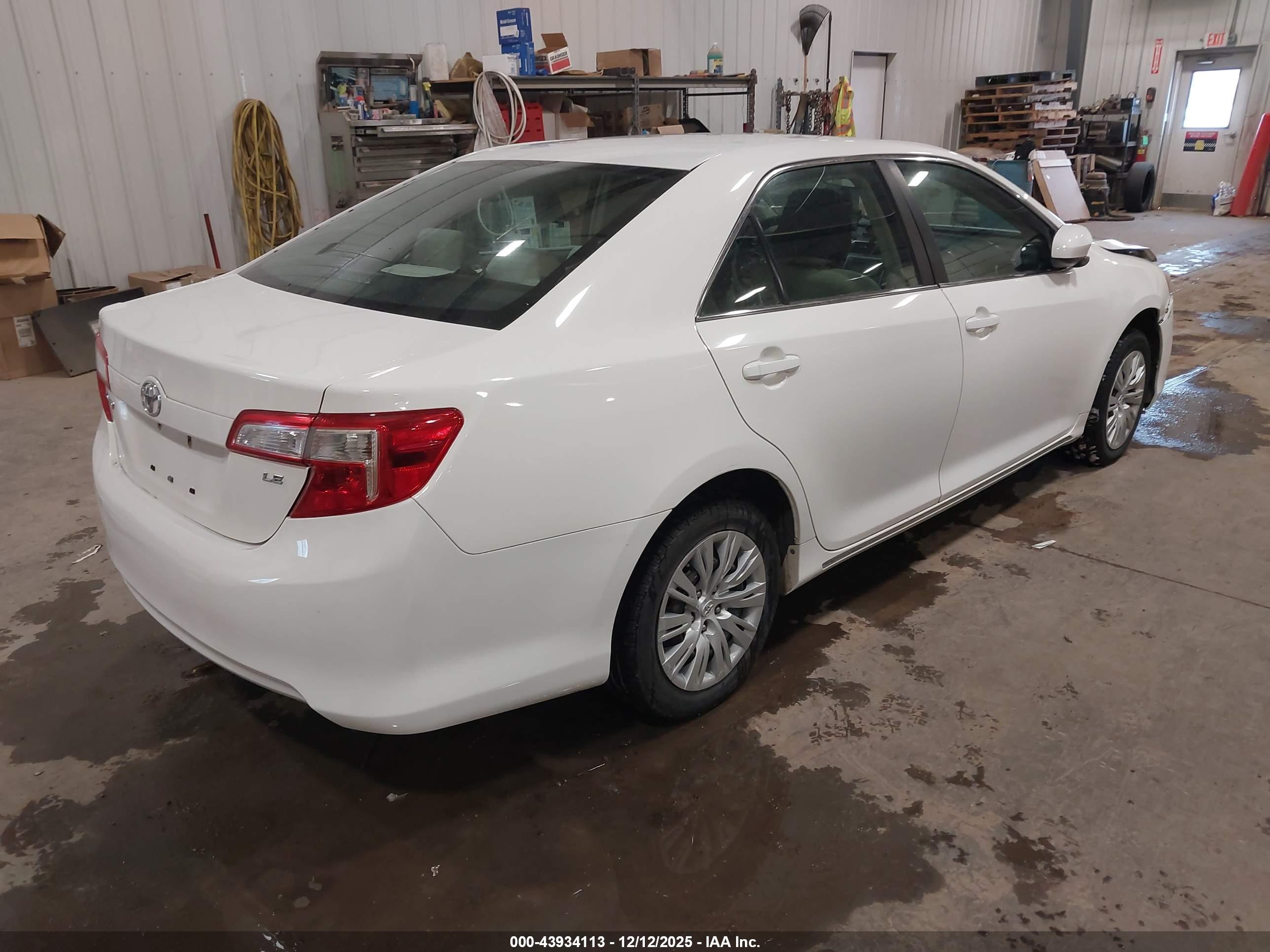 TOYOTA CAMRY image 4