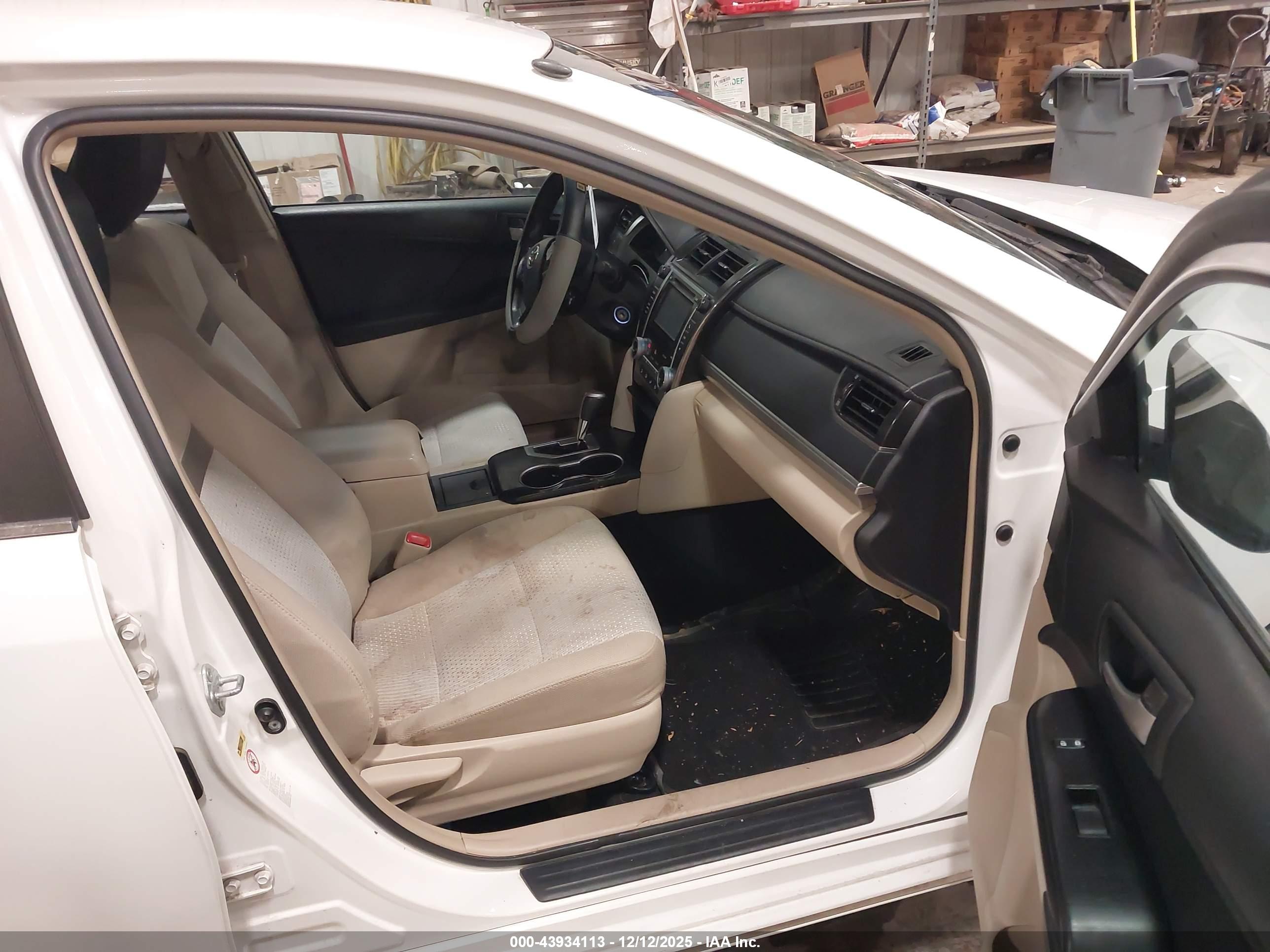 TOYOTA CAMRY image 5
