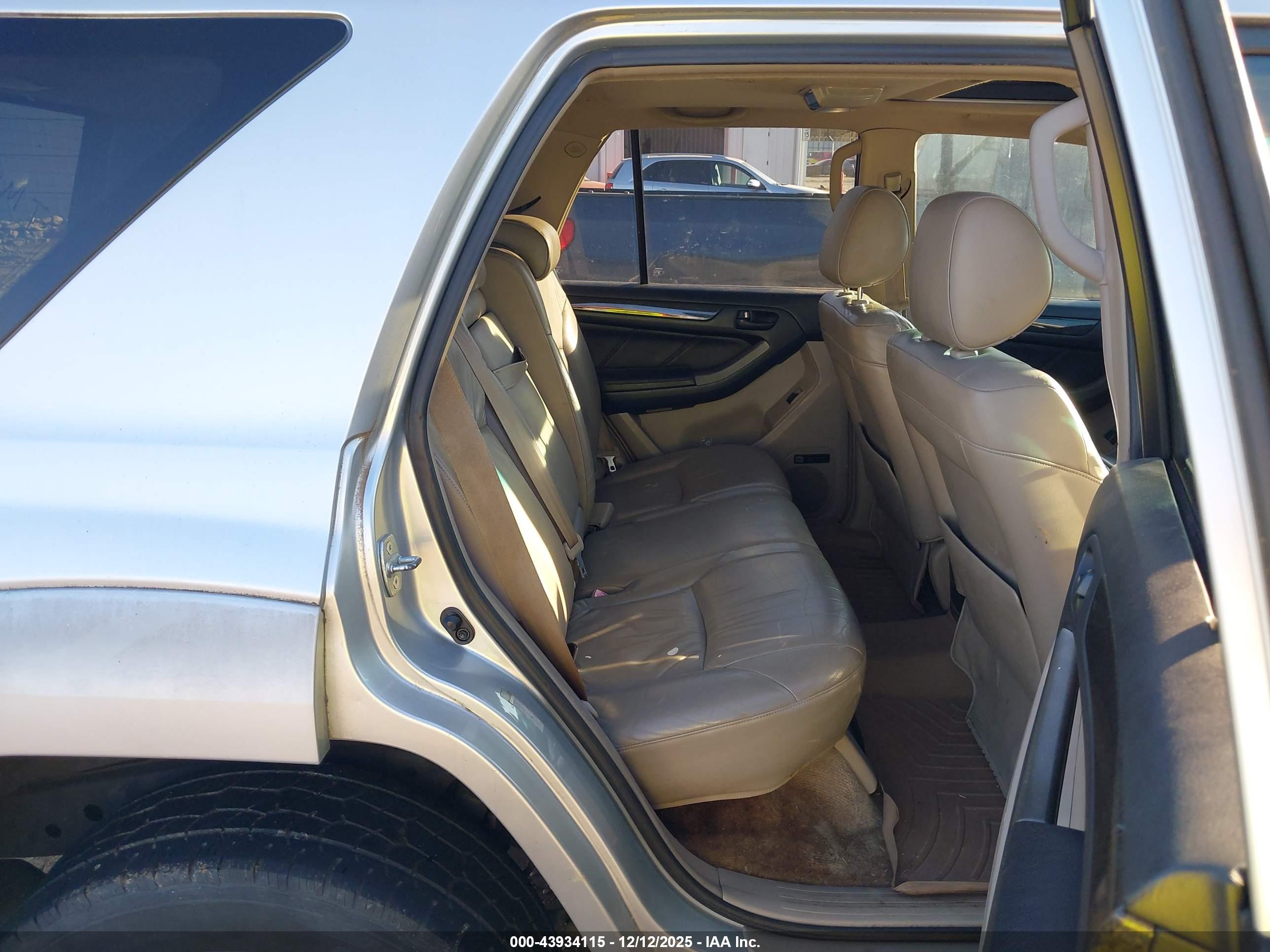 TOYOTA 4RUNNER image 8