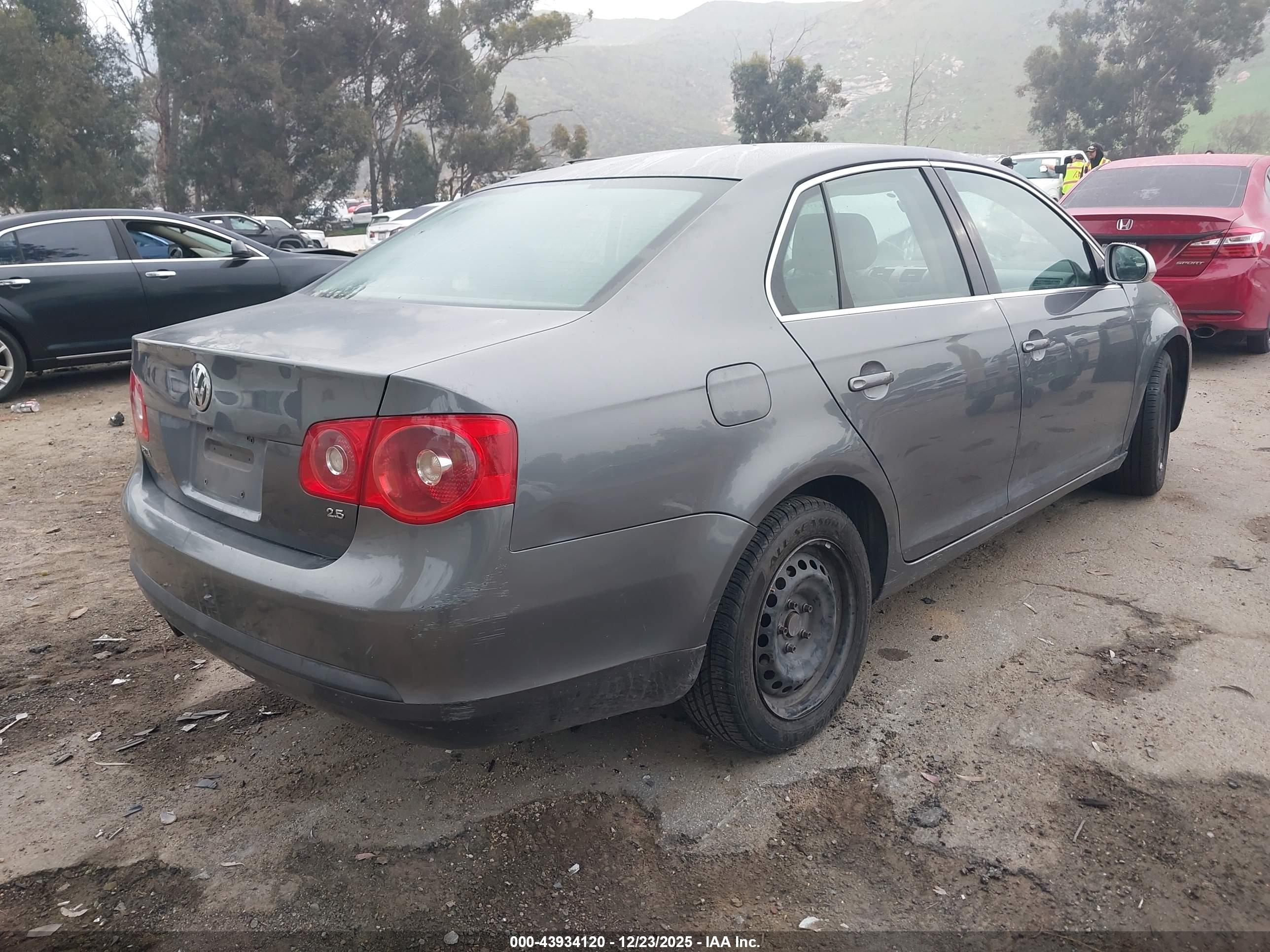 VOLKSWAGEN JETTA image 4