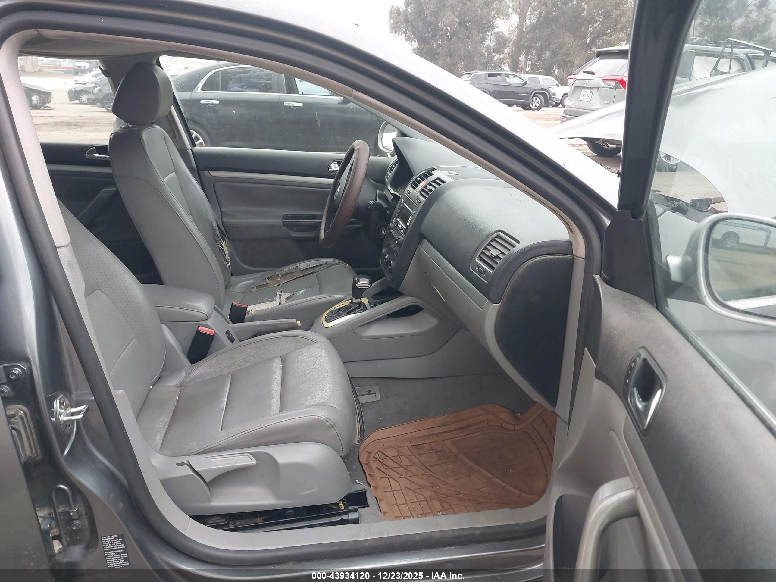 VOLKSWAGEN JETTA image 5