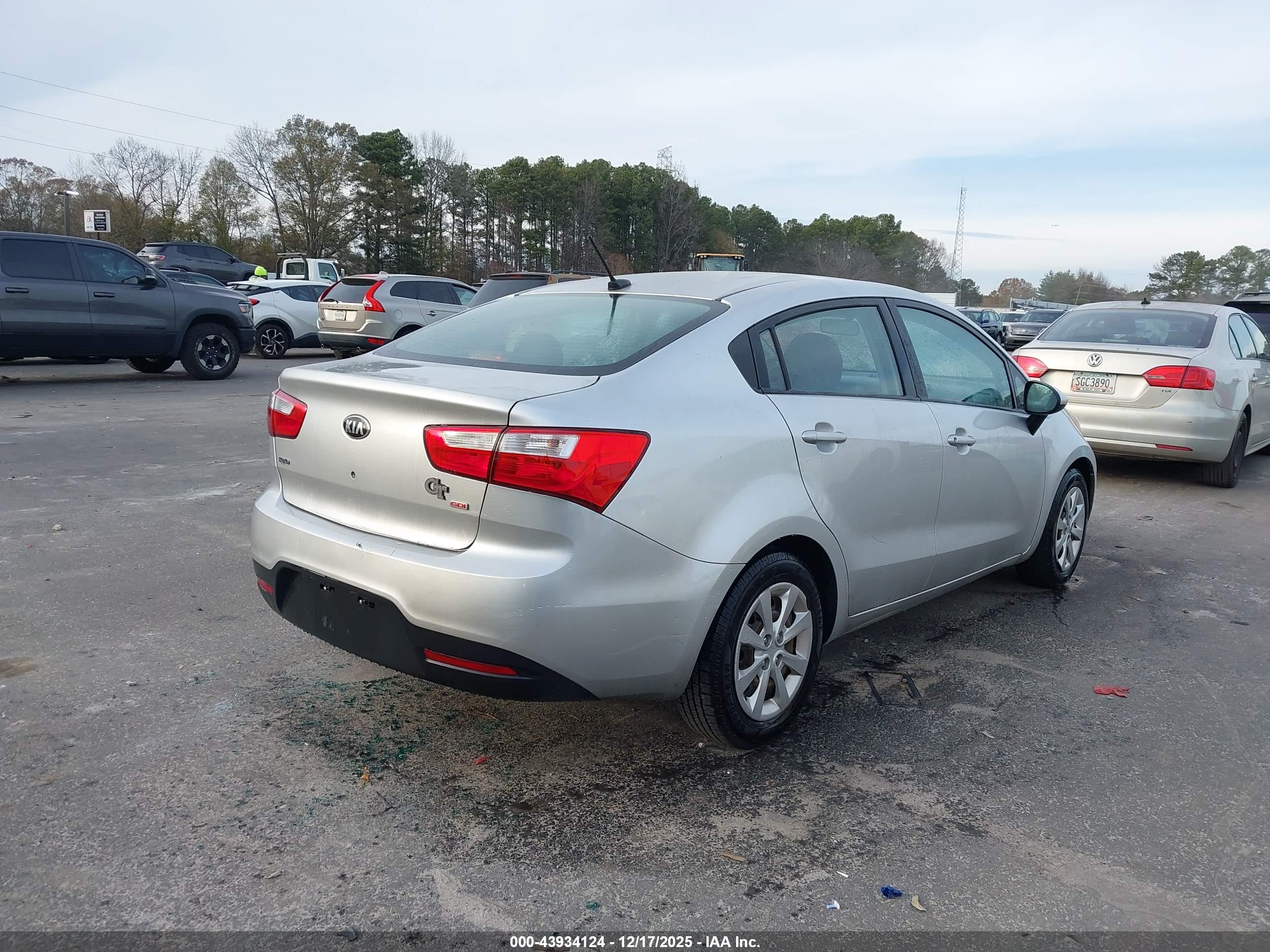 KIA RIO image 4