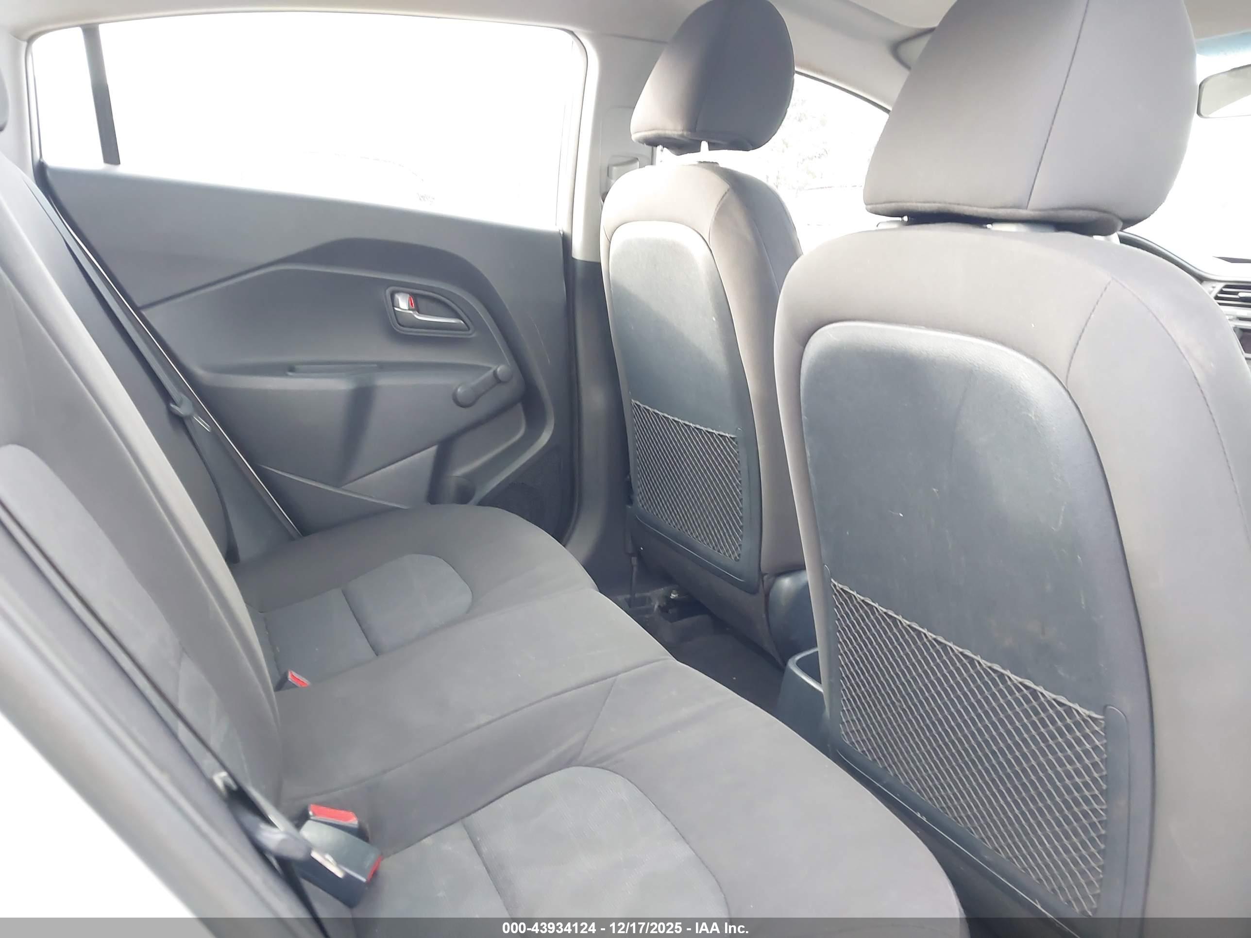 KIA RIO image 8