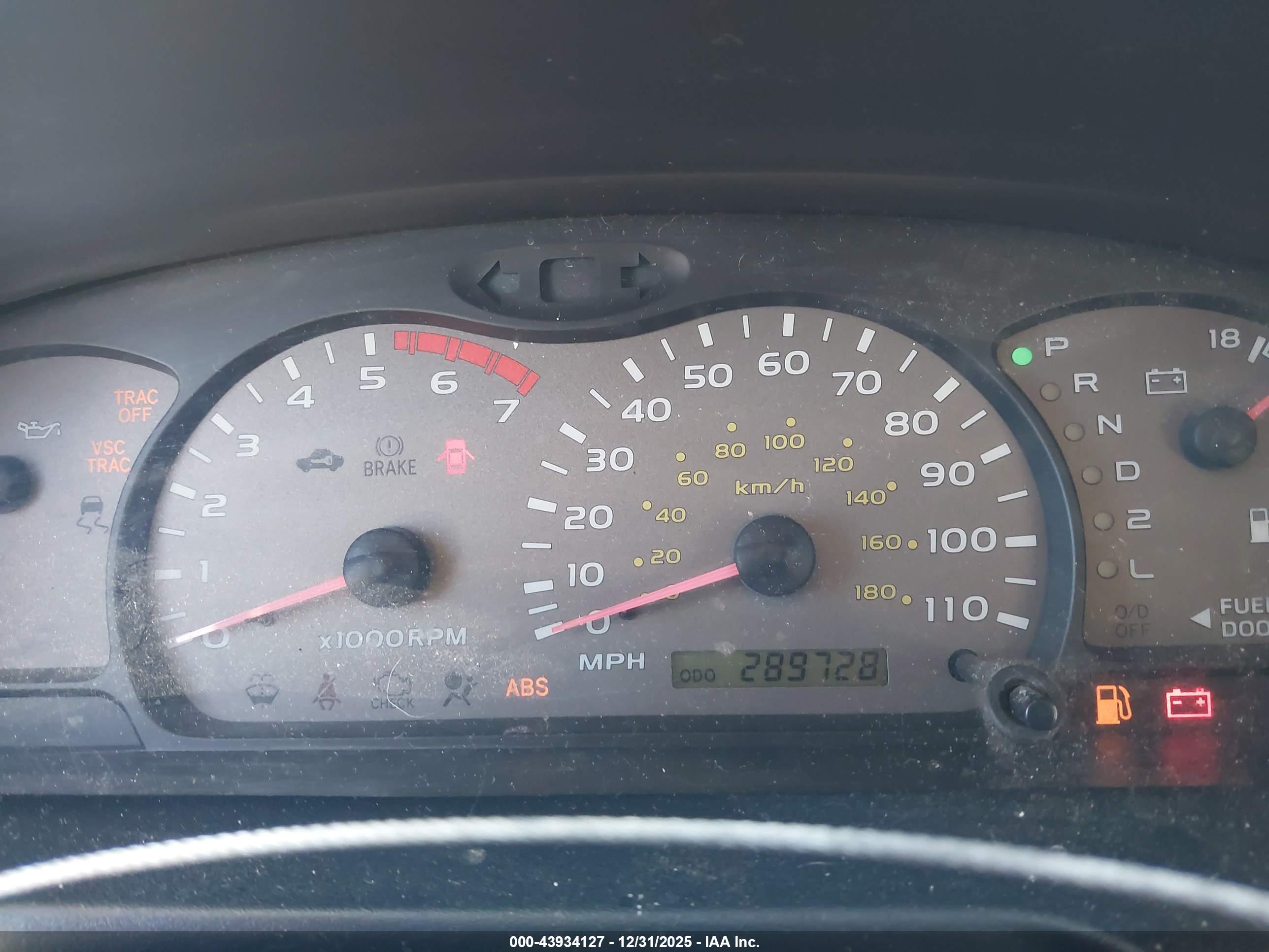 TOYOTA SEQUOIA image 7