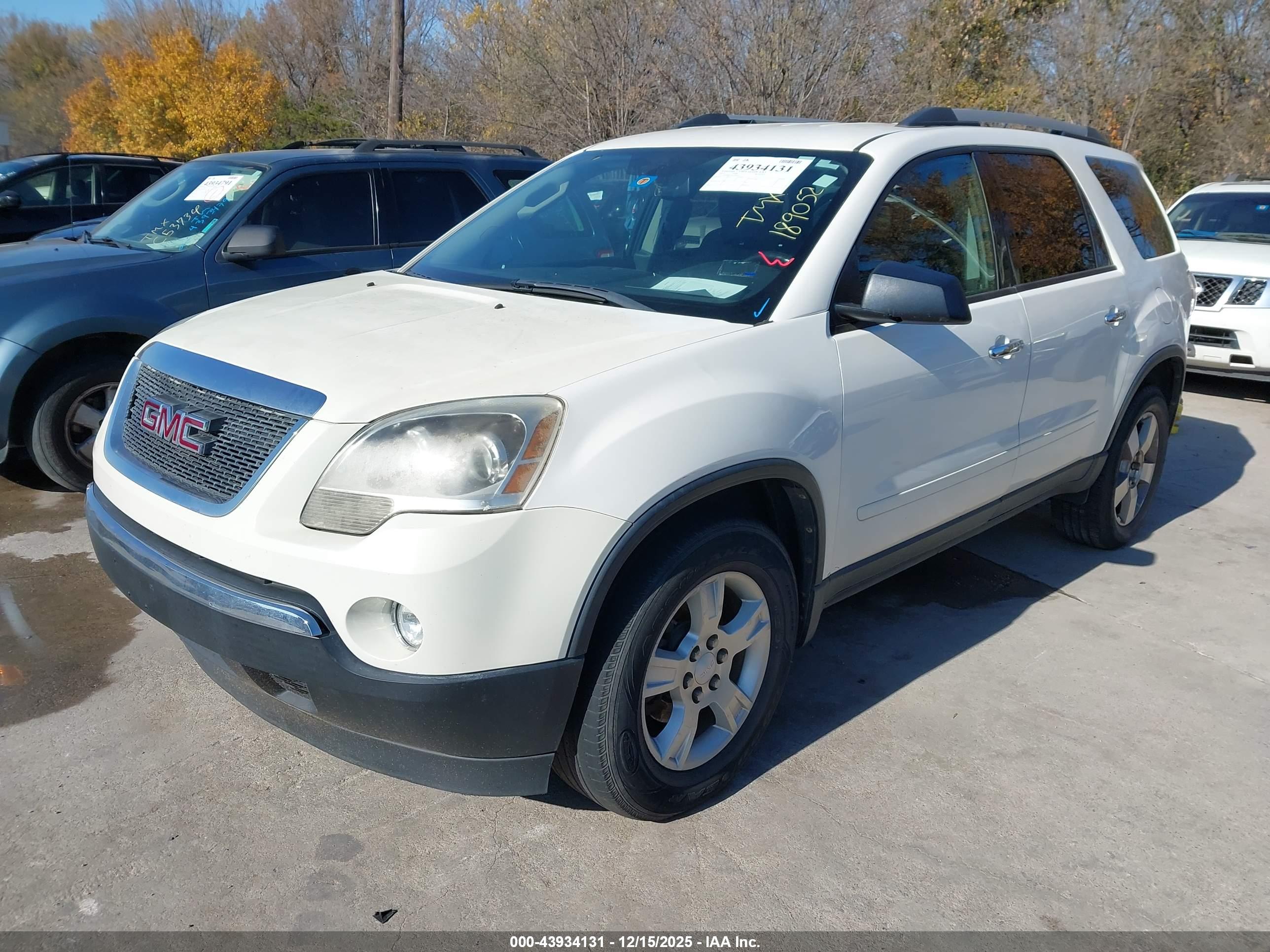 GMC ACADIA image 2