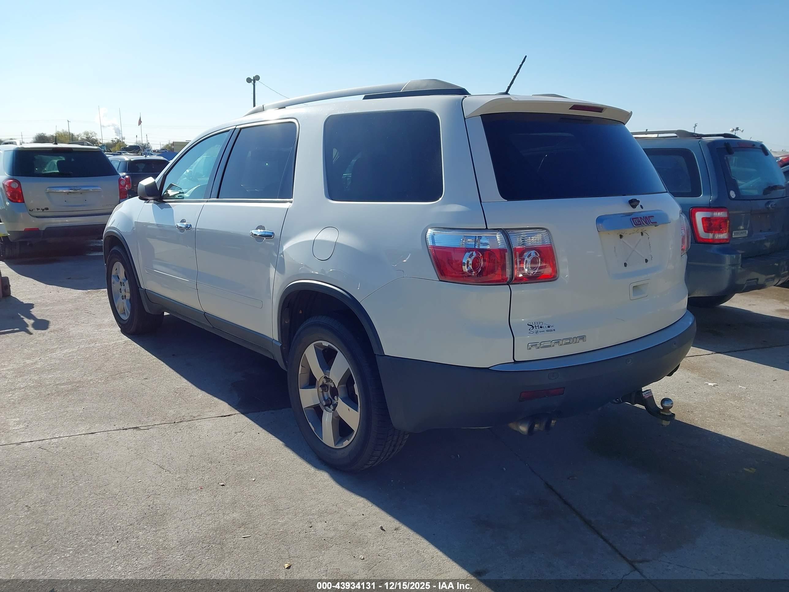 GMC ACADIA image 3
