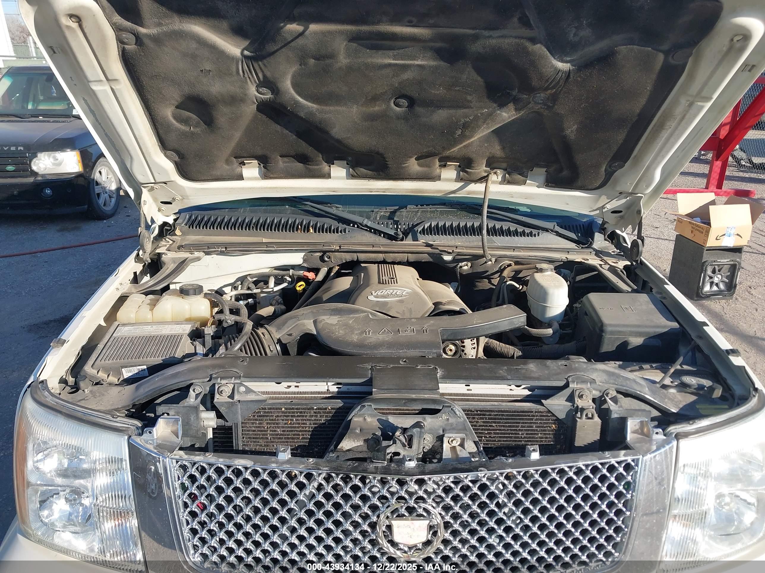 CADILLAC ESCALADE image 10