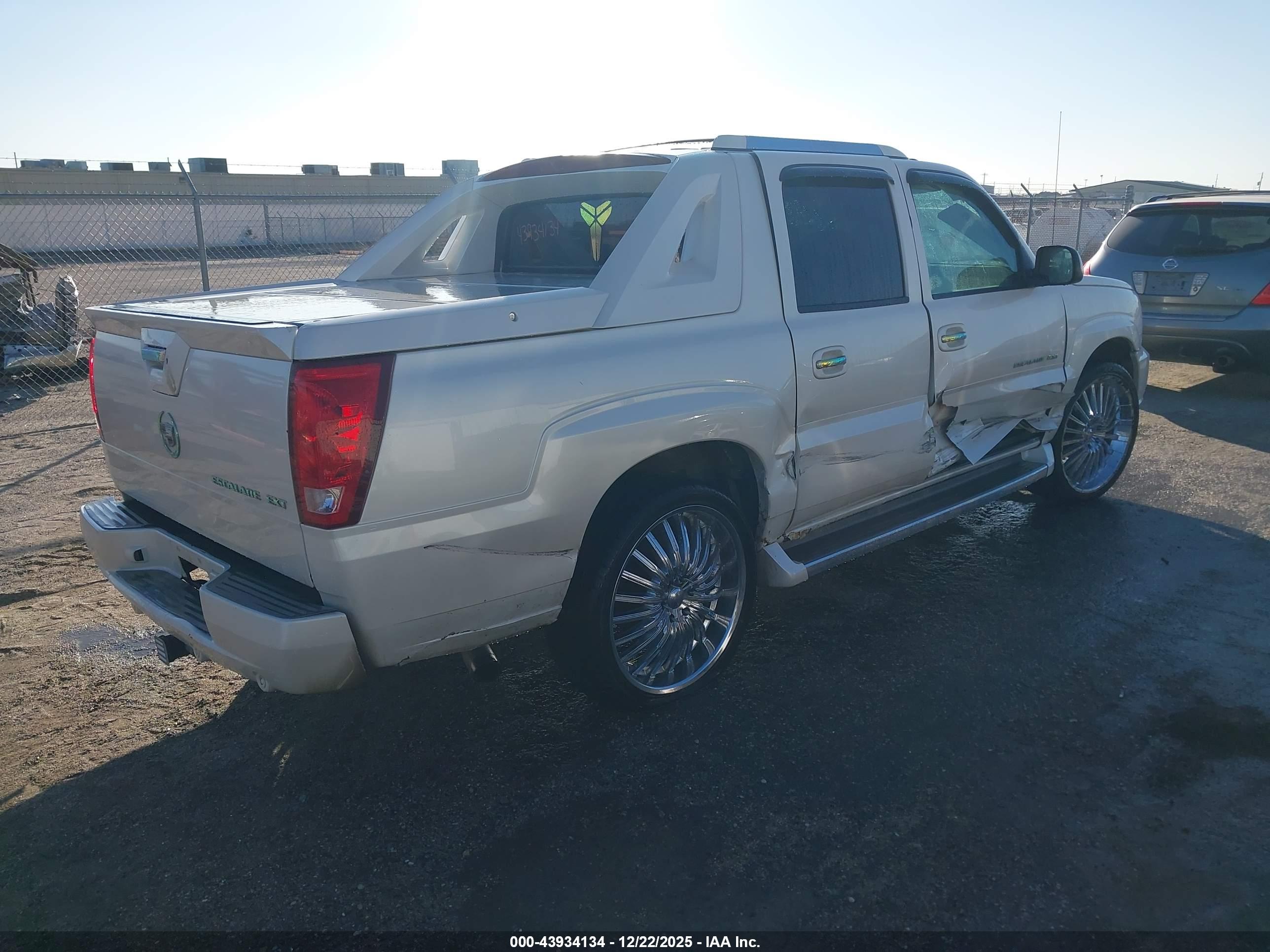 CADILLAC ESCALADE image 4