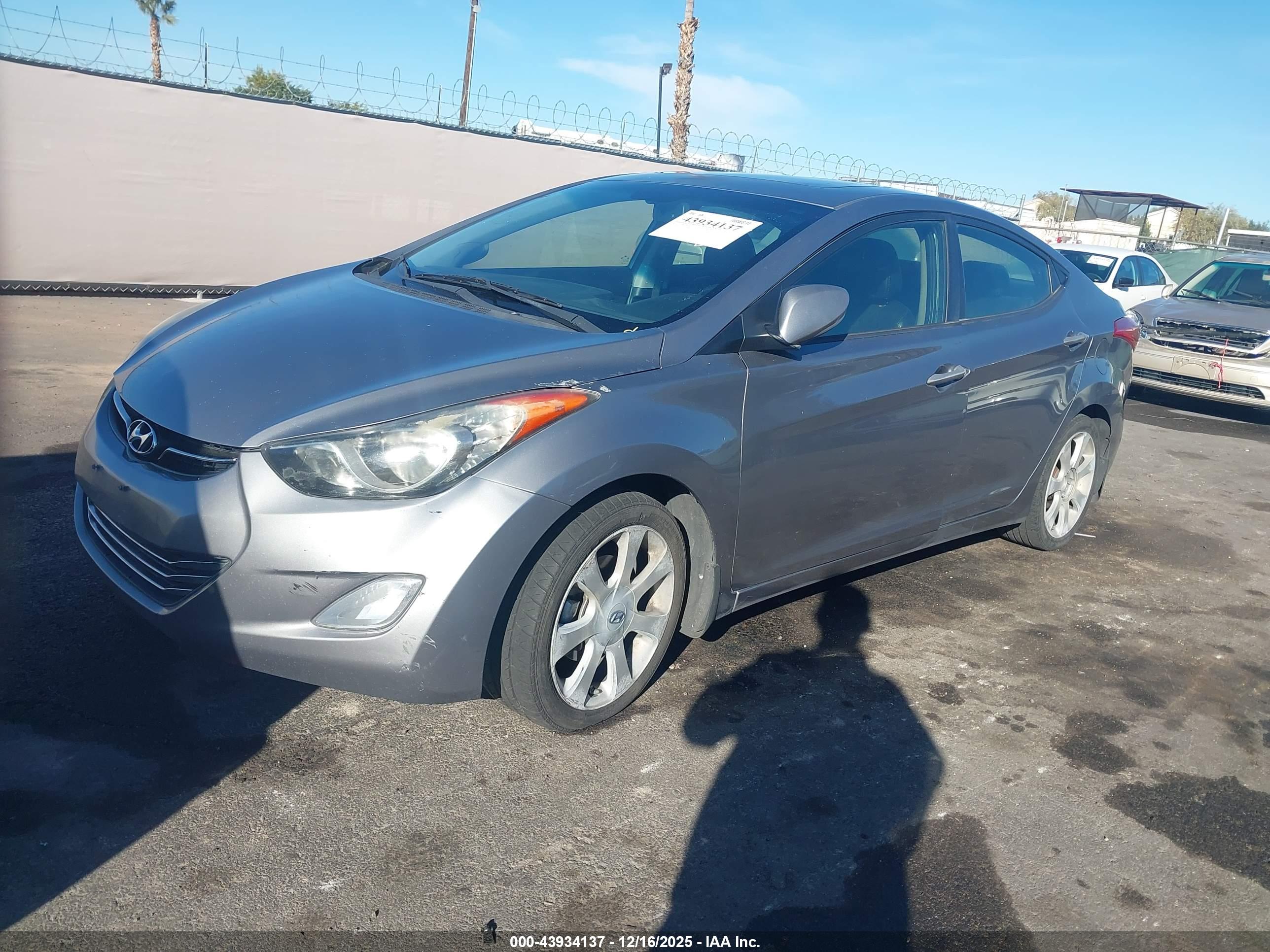 HYUNDAI ELANTRA image 2