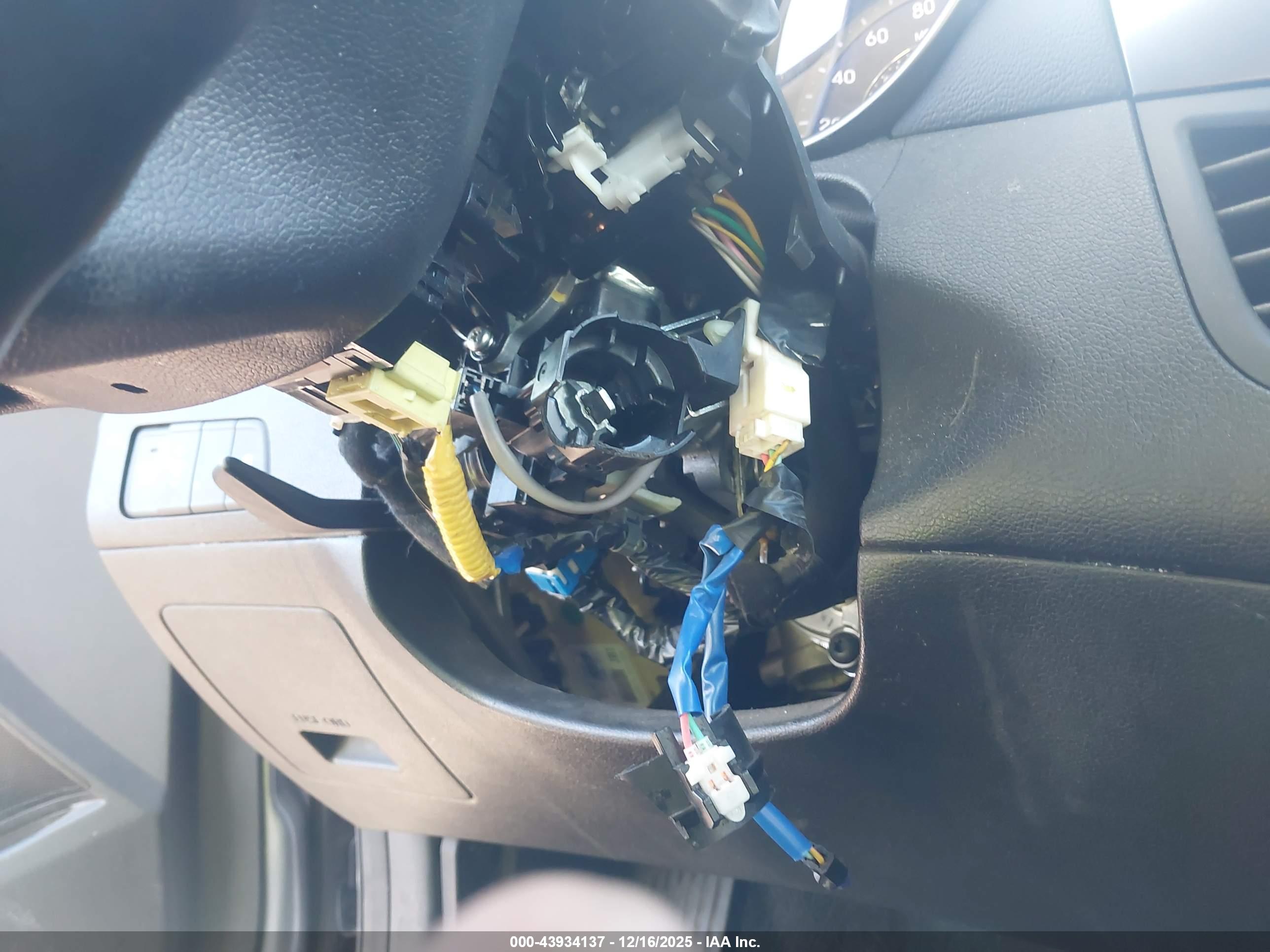 HYUNDAI ELANTRA image 6