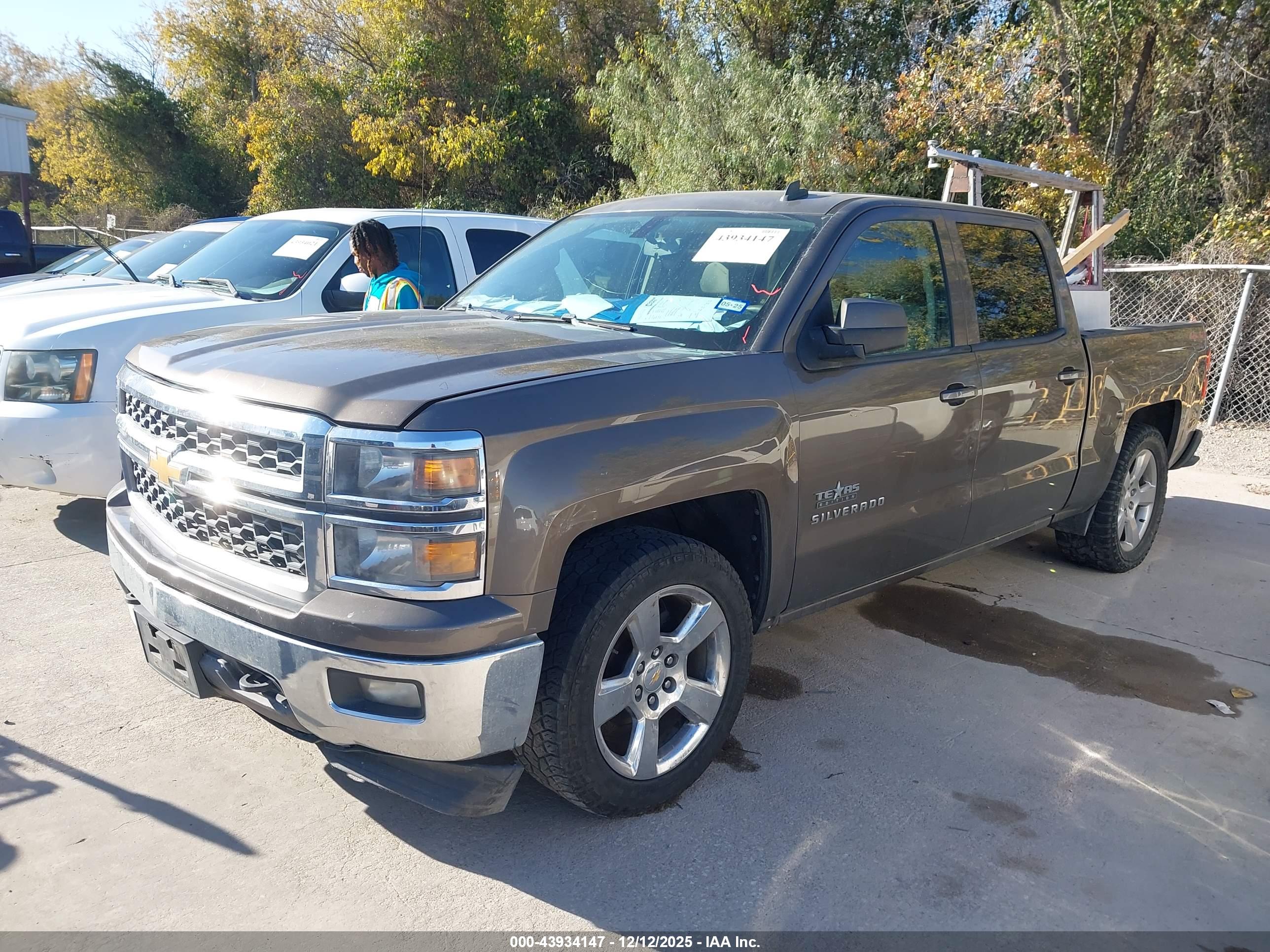 CHEVROLET SILVERADO image 2