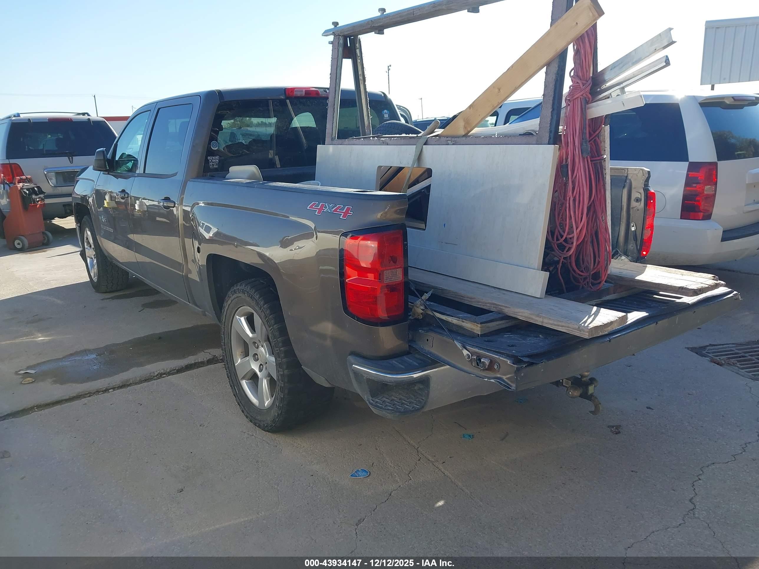 CHEVROLET SILVERADO image 3
