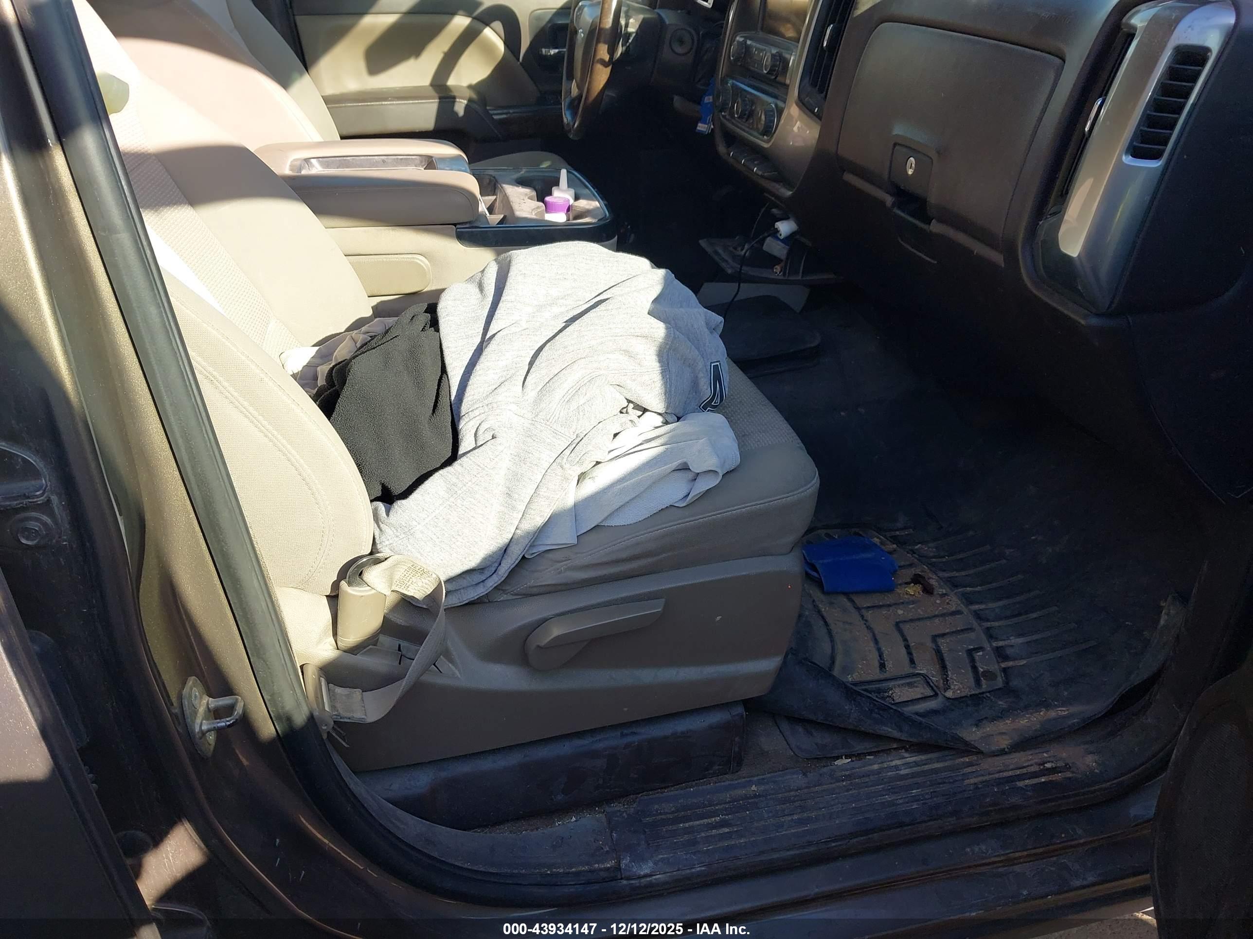 CHEVROLET SILVERADO image 5