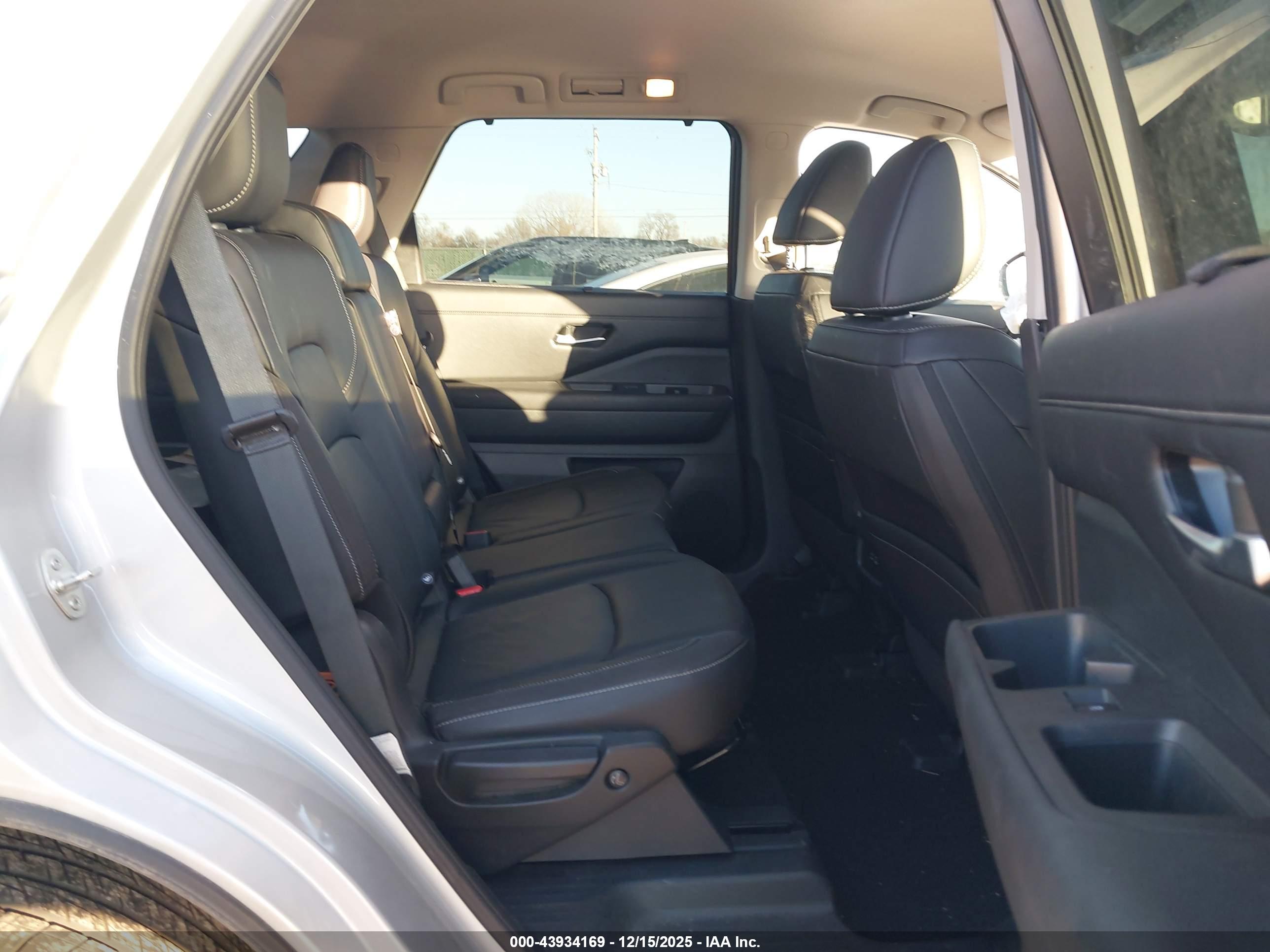NISSAN PATHFINDER image 8