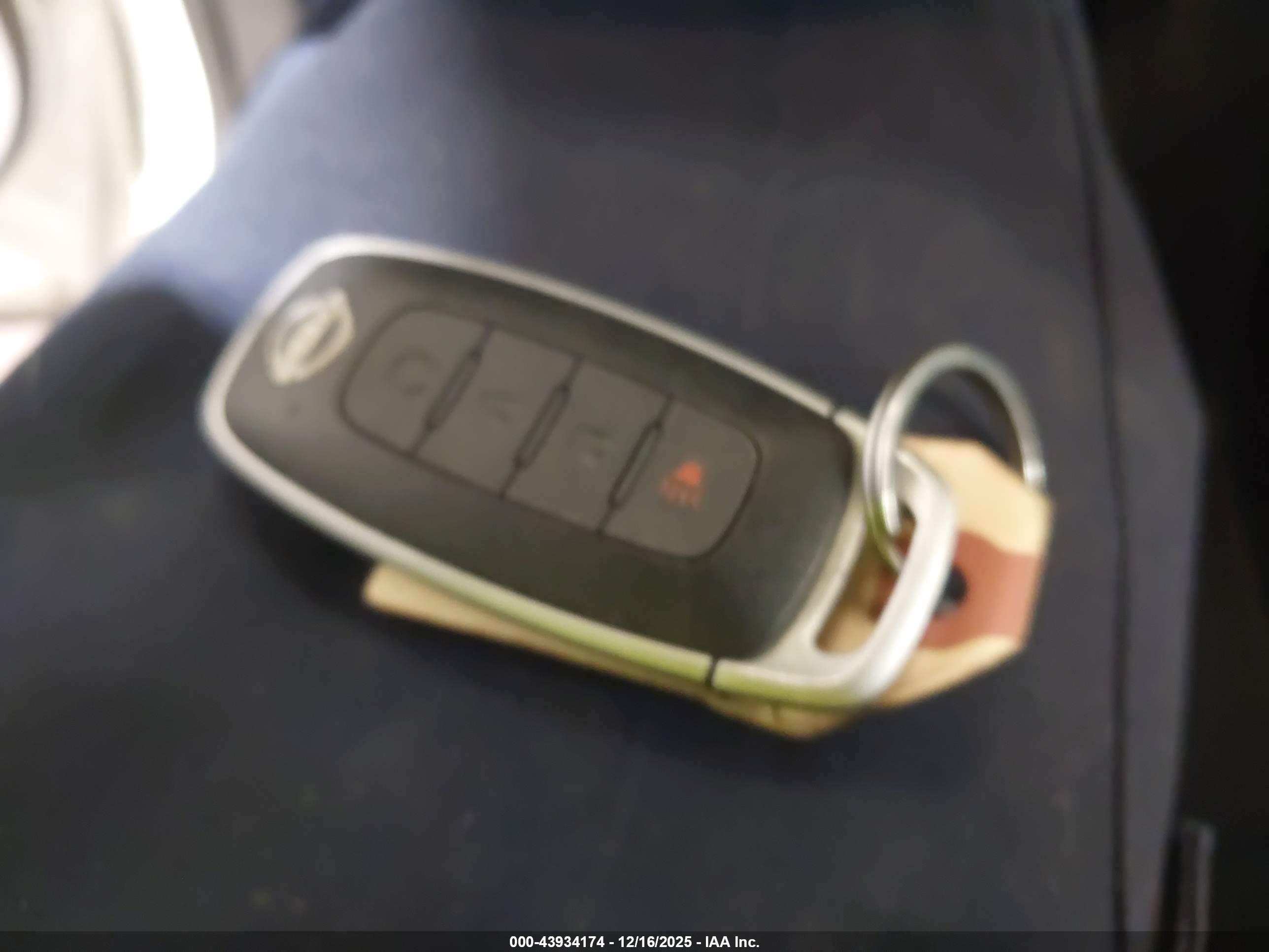 NISSAN ROGUE image 11