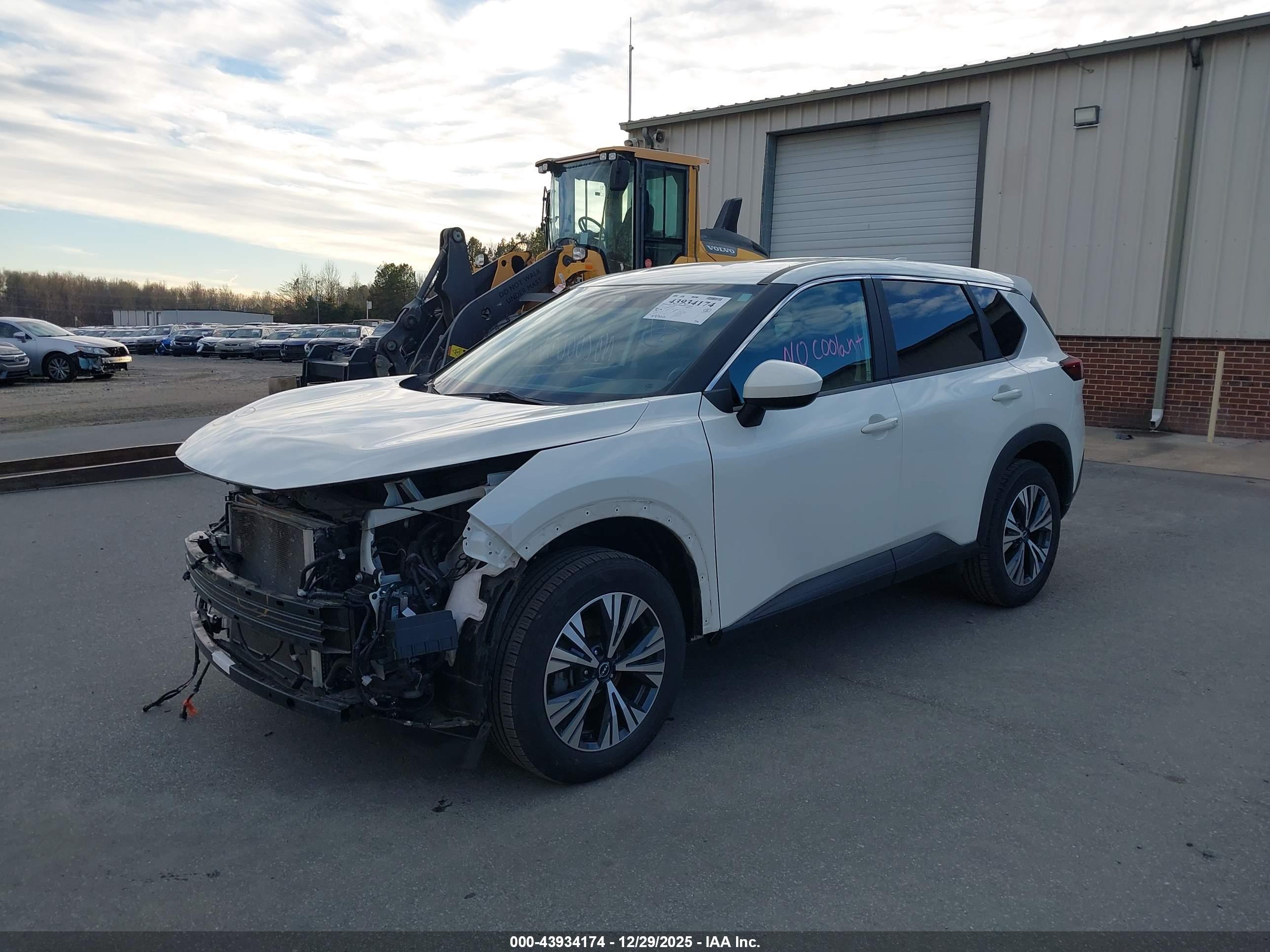 NISSAN ROGUE image 2