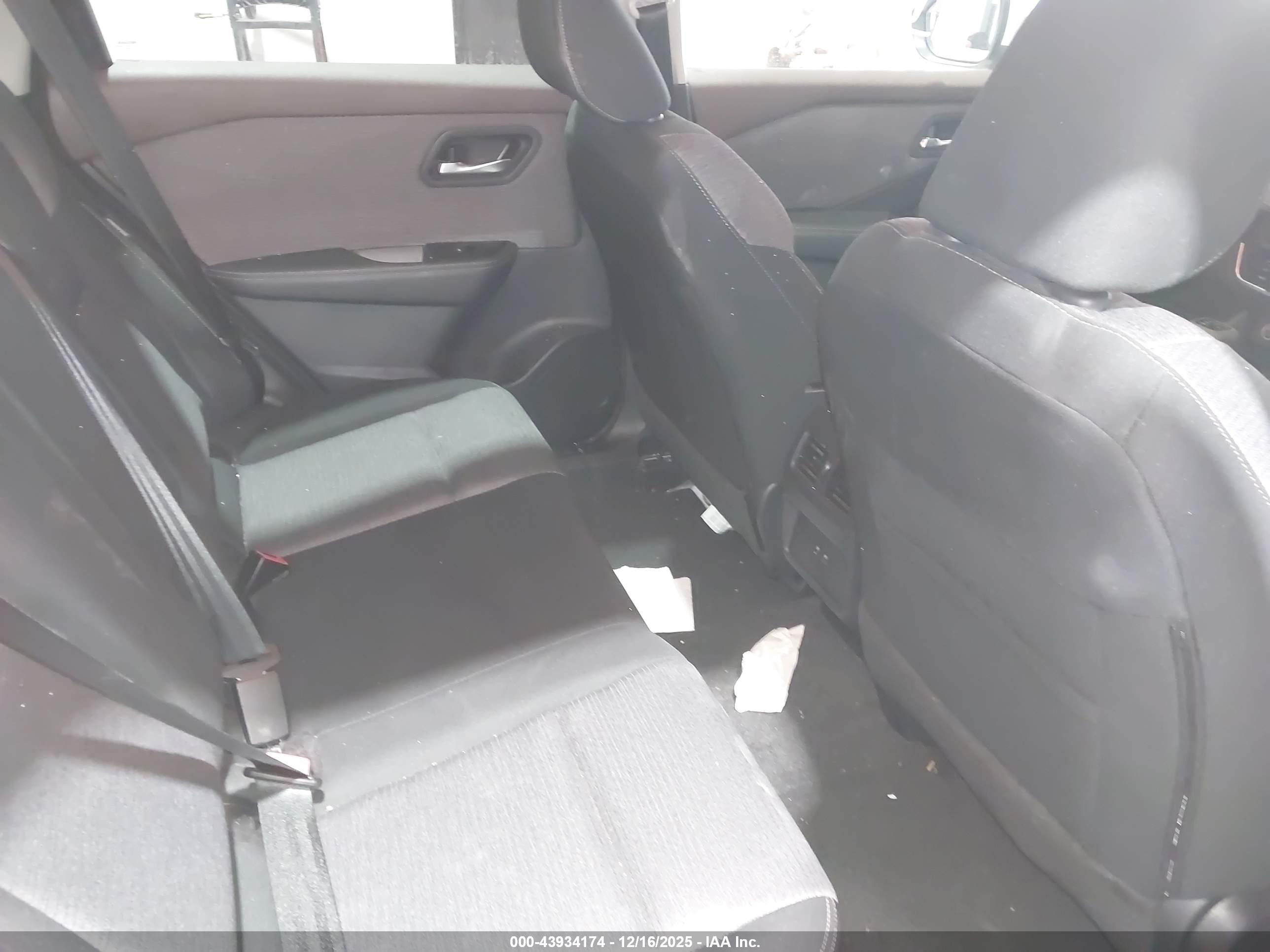 NISSAN ROGUE image 8