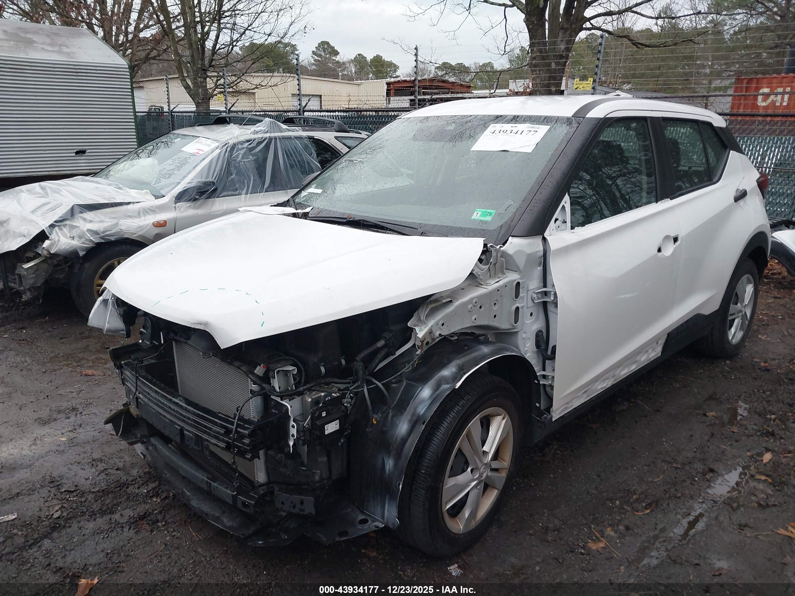 NISSAN KICKS image 2