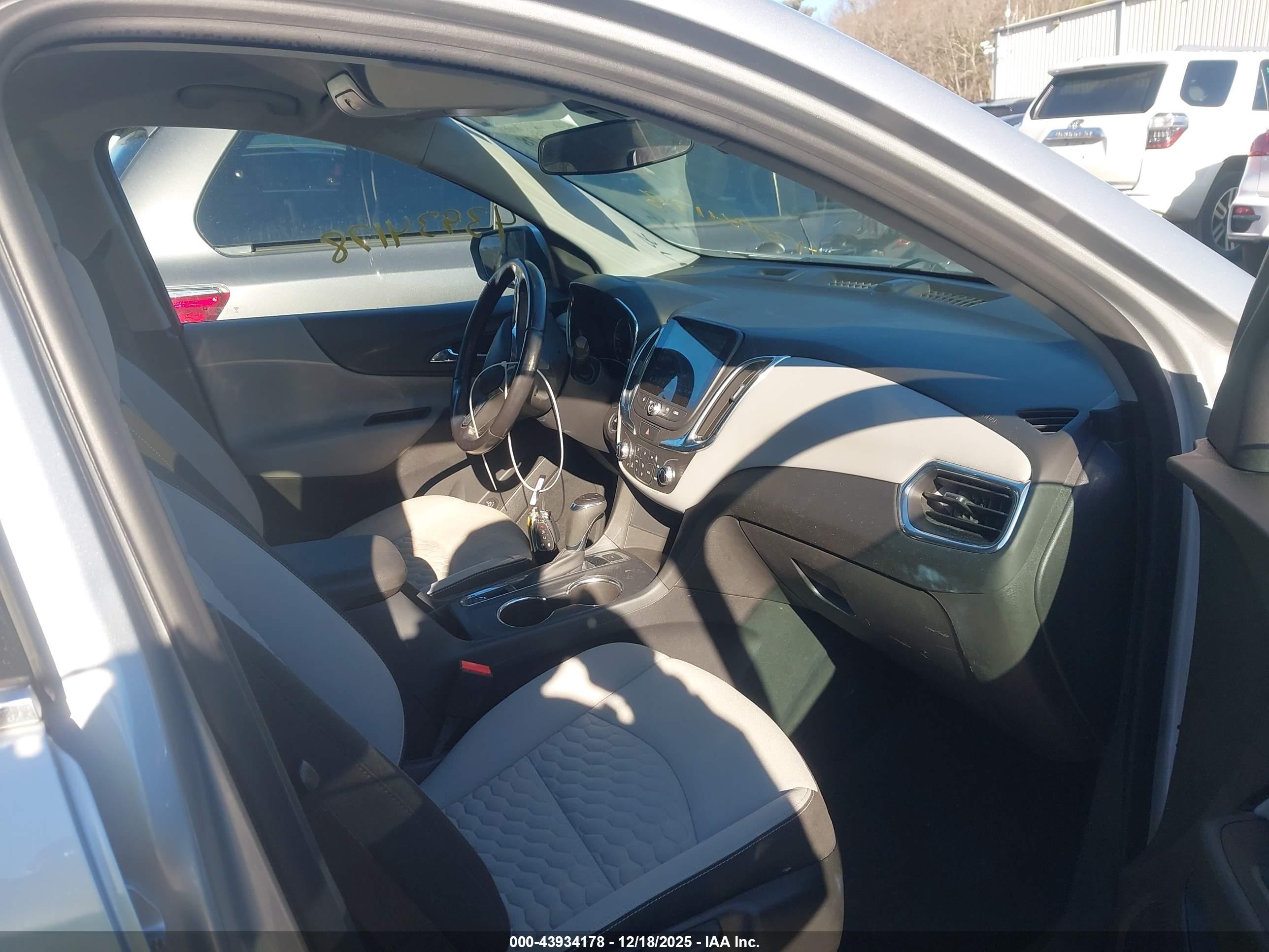 CHEVROLET EQUINOX image 5