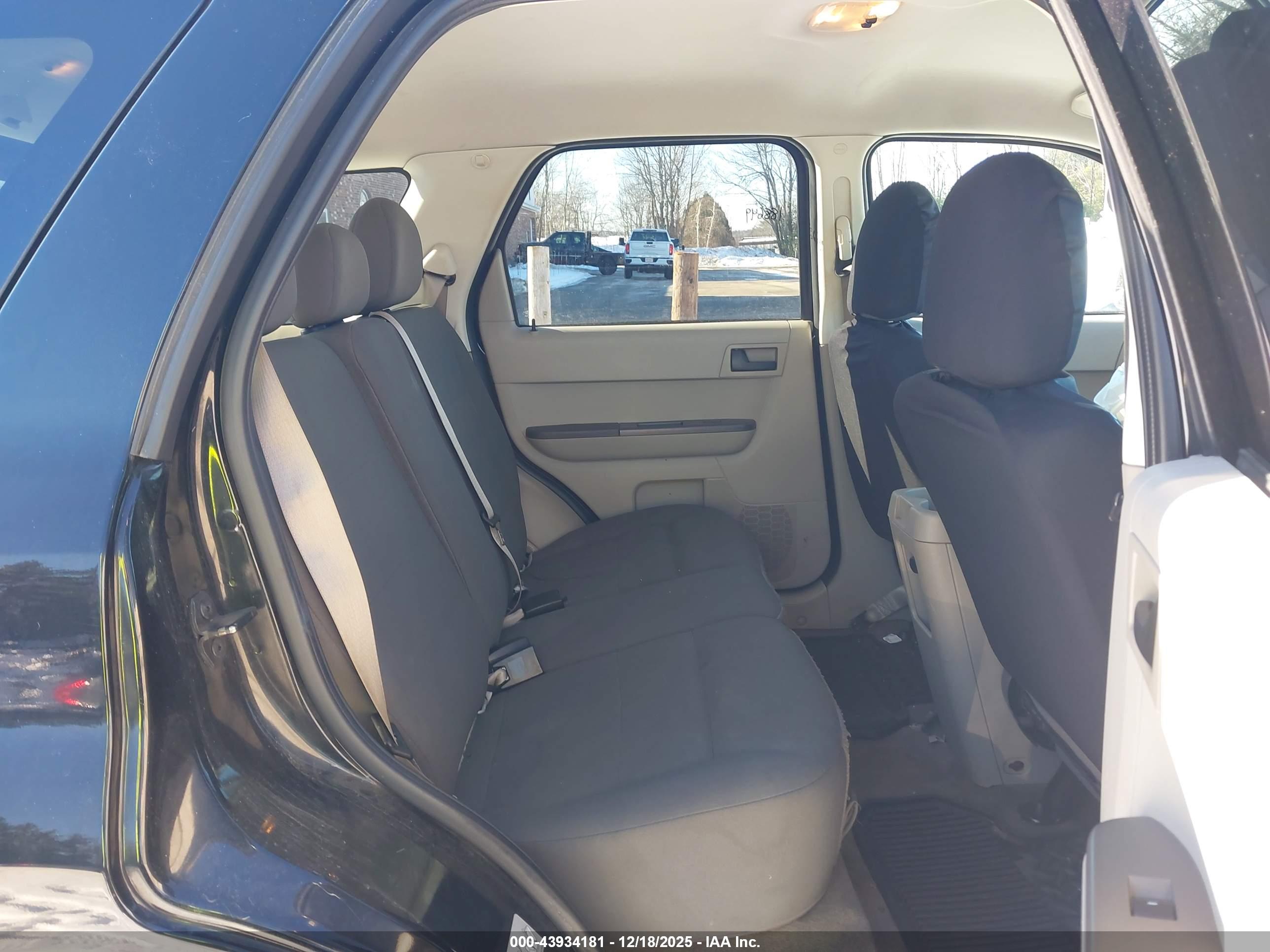 FORD ESCAPE image 8