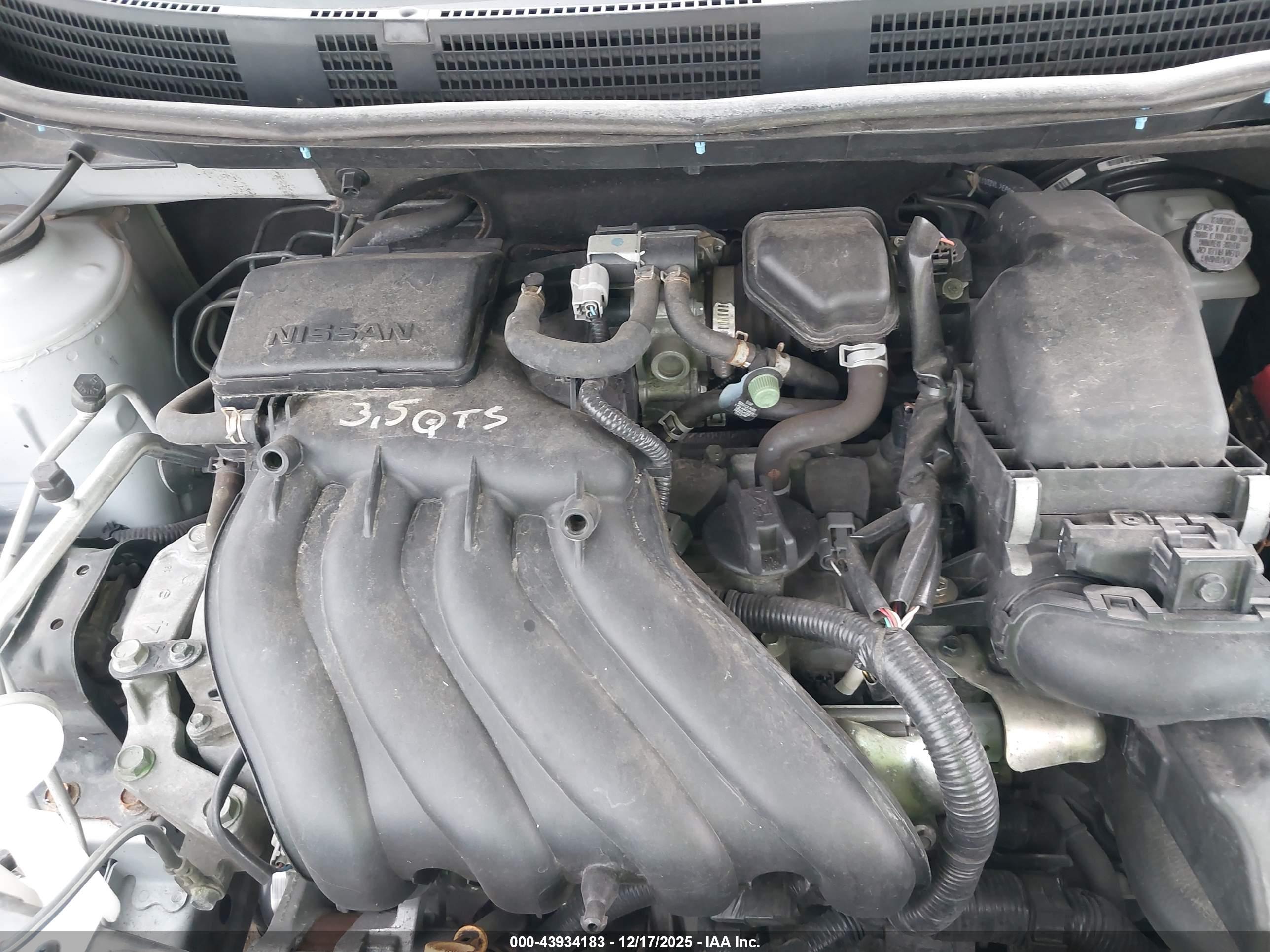 NISSAN VERSA image 10