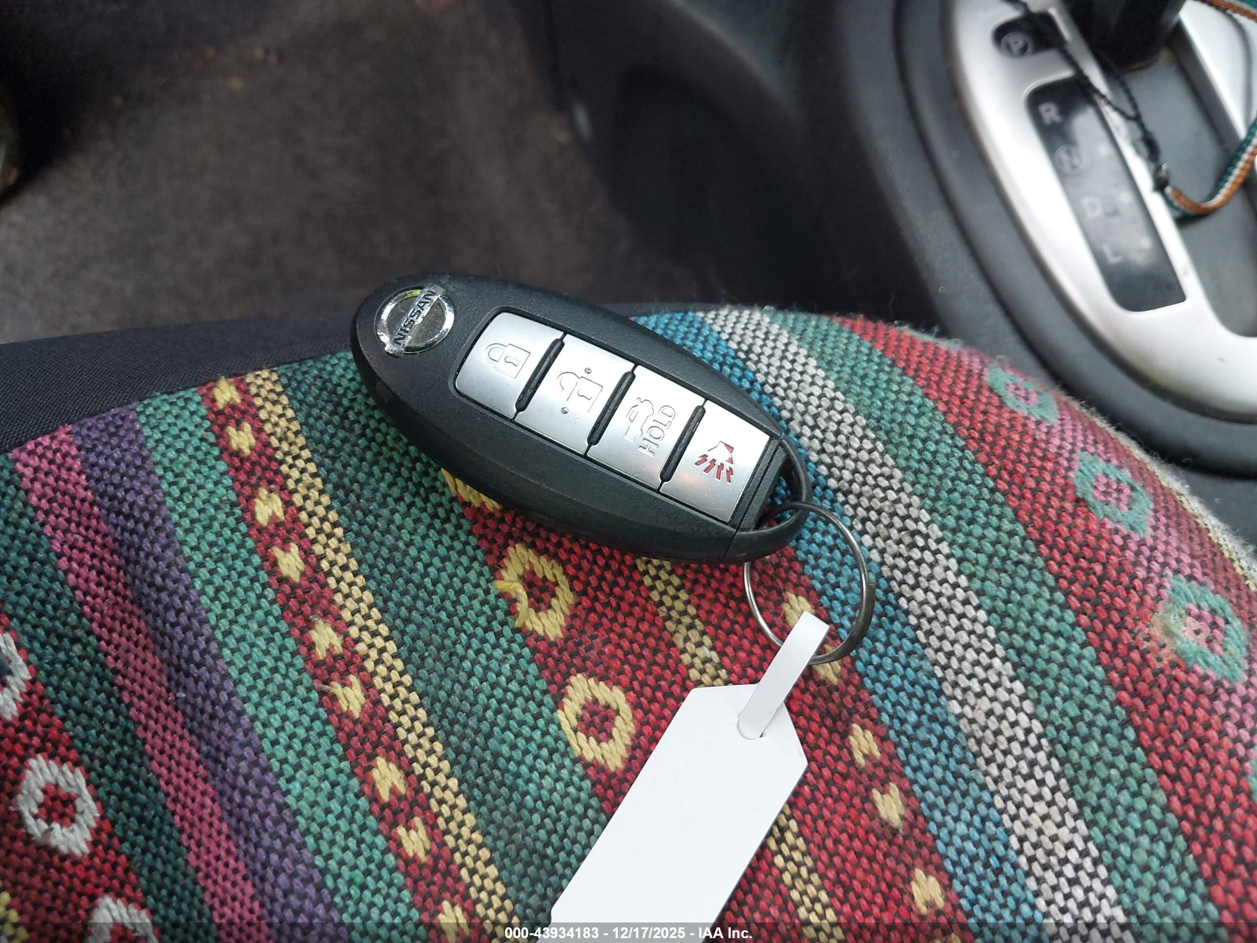 NISSAN VERSA image 11