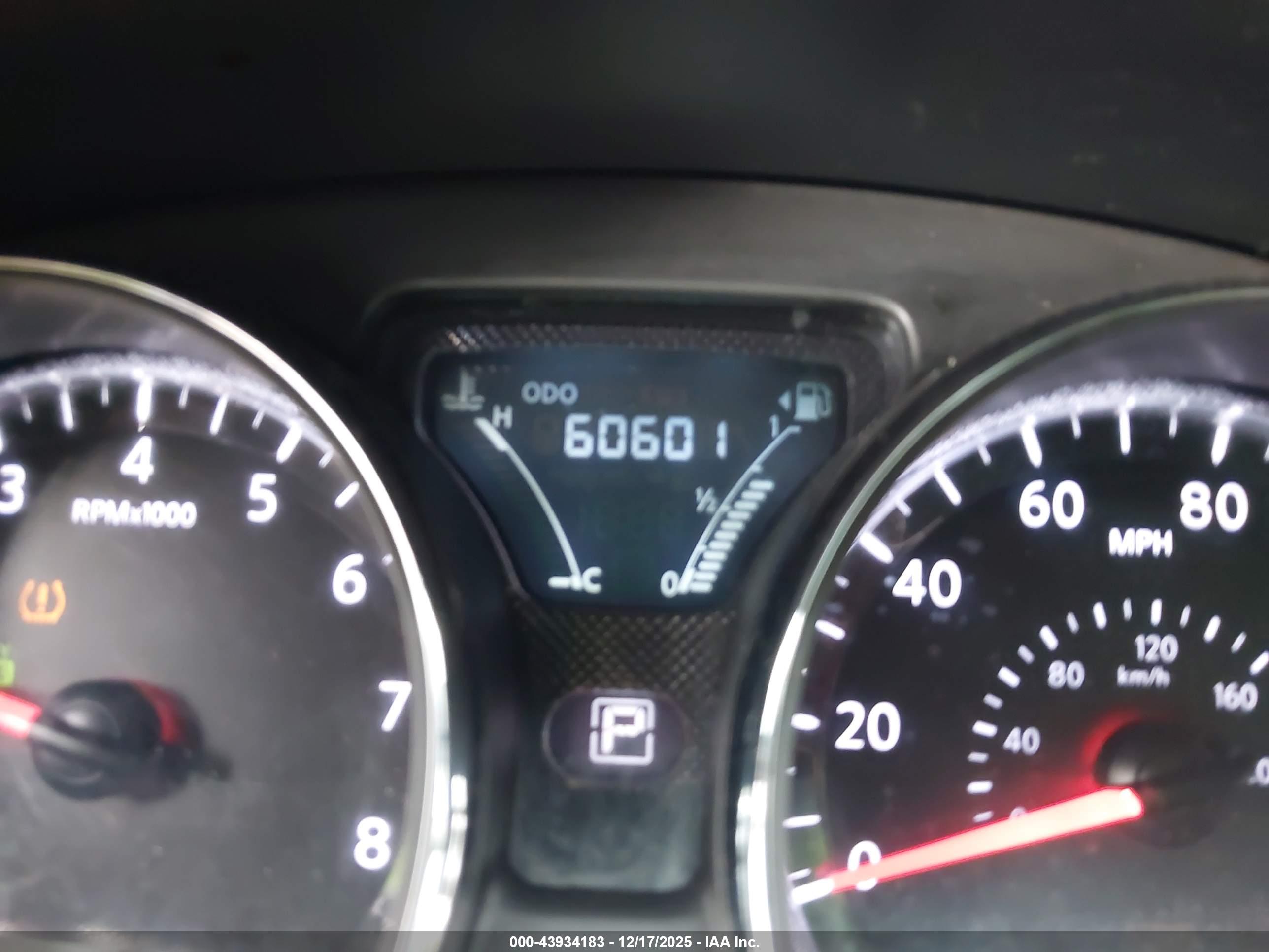NISSAN VERSA image 7