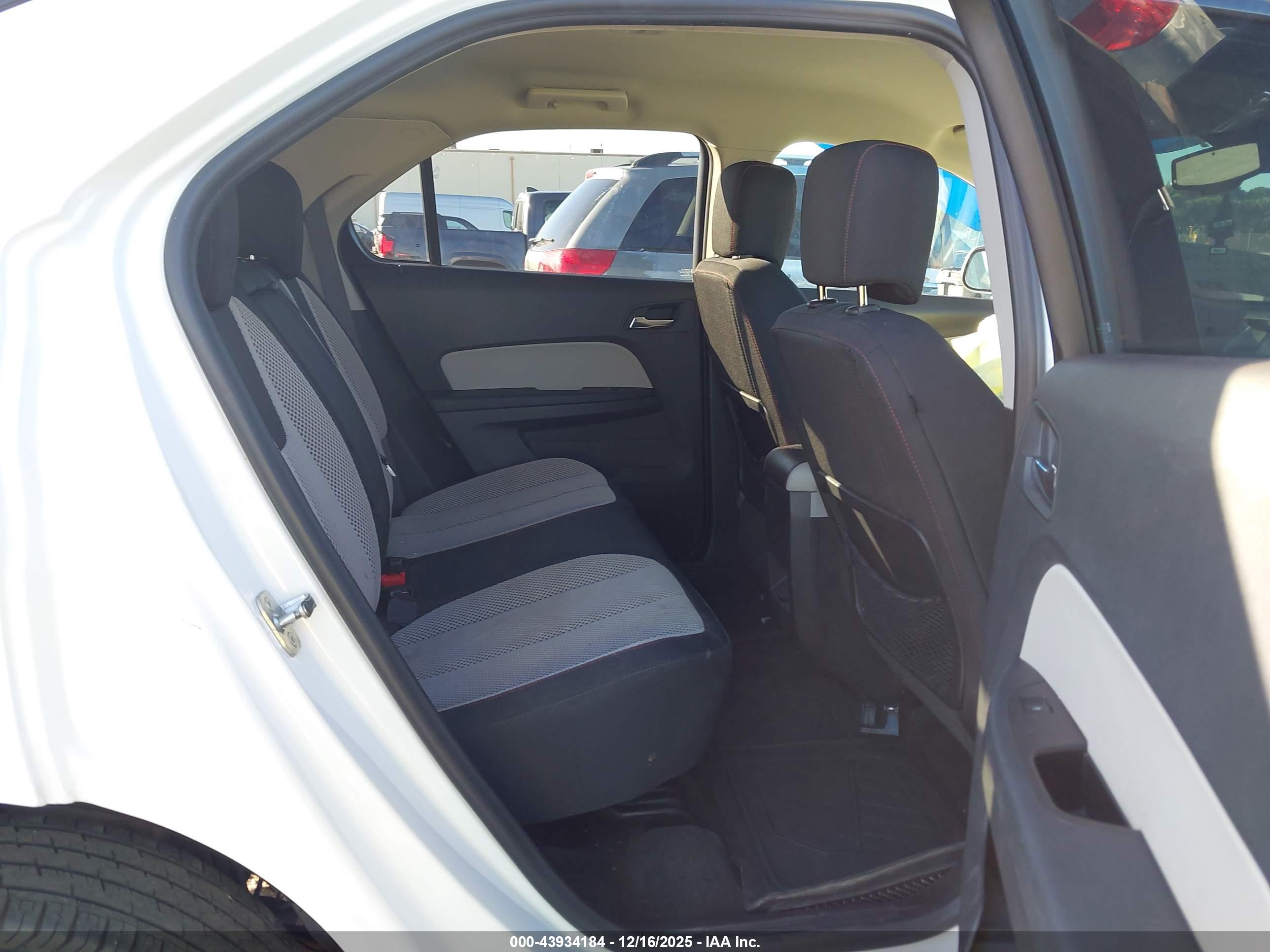 CHEVROLET EQUINOX image 8